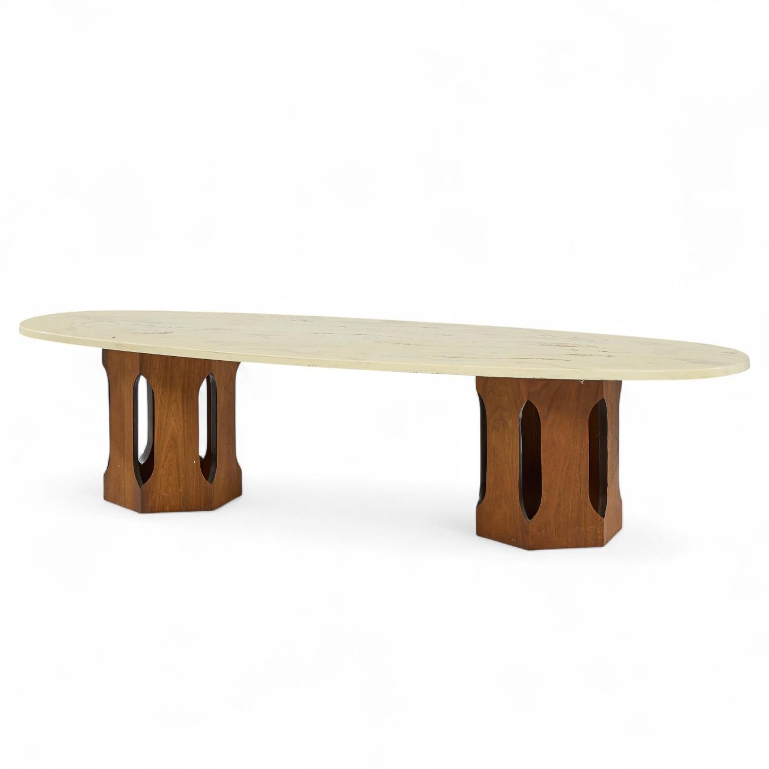 Mid-Century Modern Harvey Probber Table basse du milieu du siècle en noyer et pierre en vente