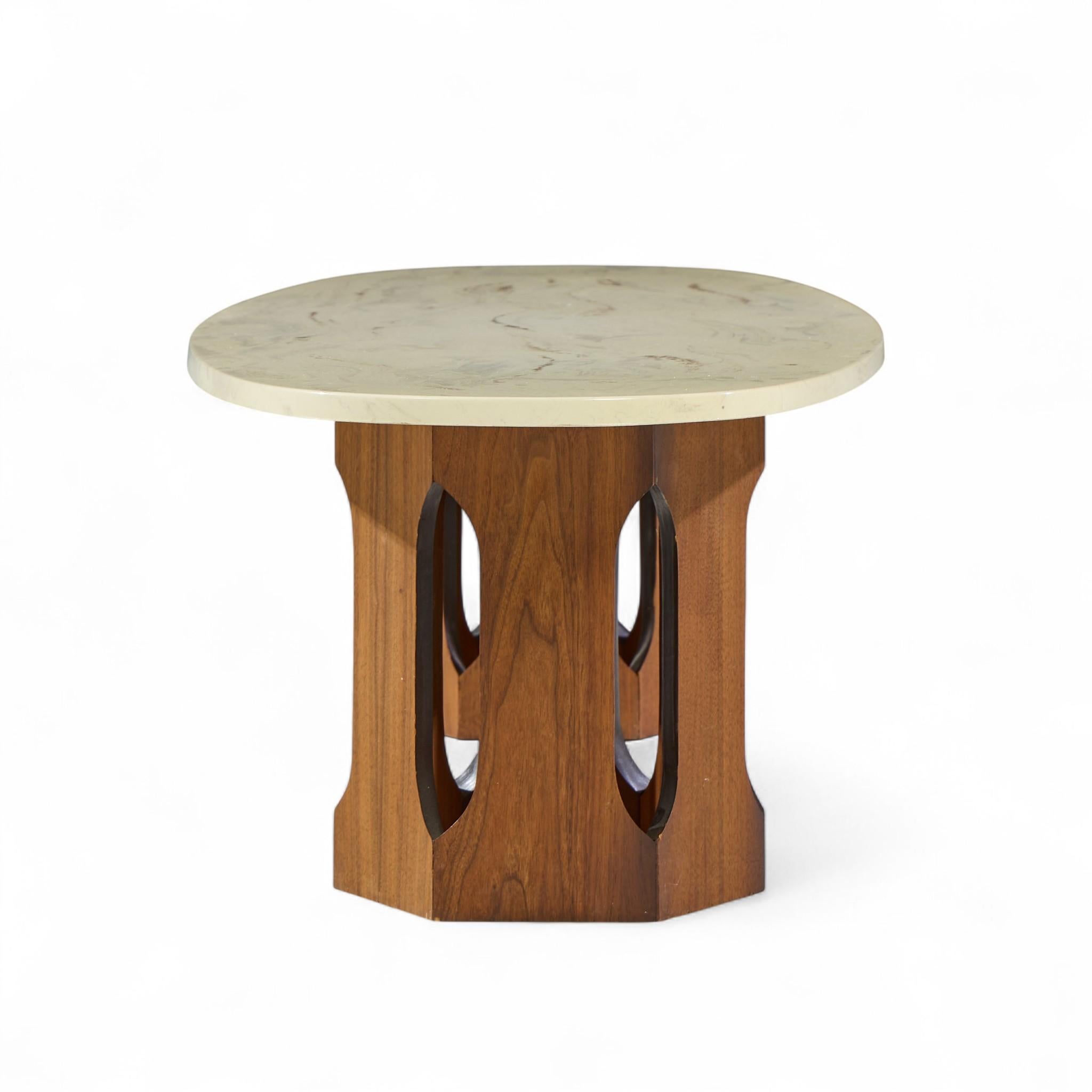 Harvey Probber Table basse du milieu du siècle en noyer et pierre Bon état - En vente à Franklin Park, IL