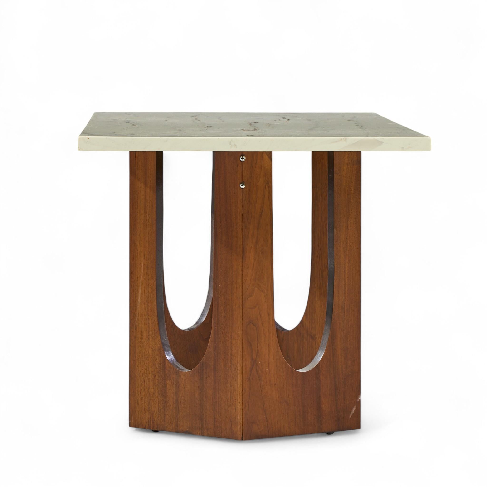 Harvey Probber Table d'appoint du milieu du siècle en noyer et pierre Bon état - En vente à Franklin Park, IL