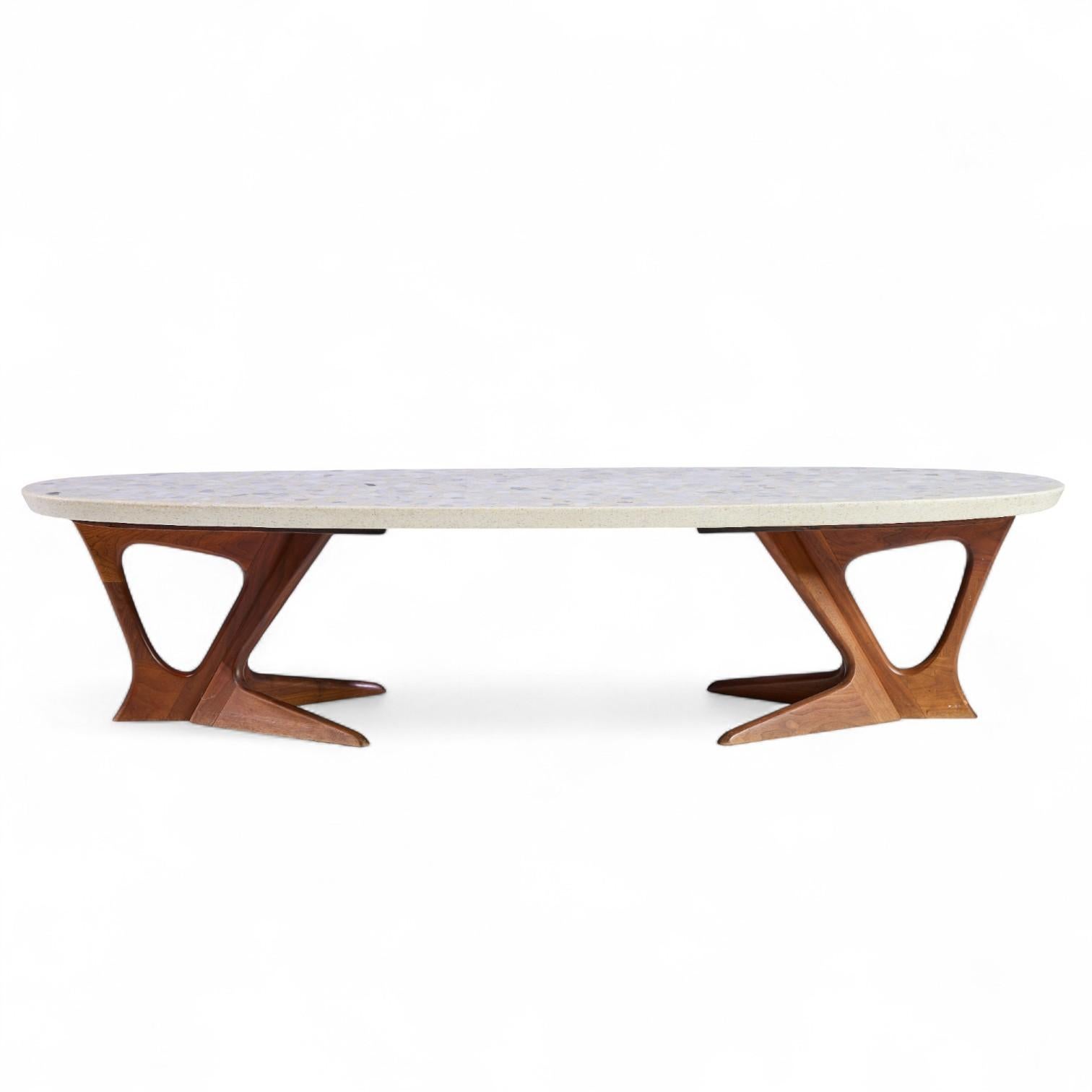 Table basse en noyer et terrazzo du milieu du siècle Harvey Probber

Cette table basse mesure : 66 de large x 19.5 de profond x 15 de haut

Très bon état Vintage - La table présente une légère tache d'usure au bas de la base. La structure de la