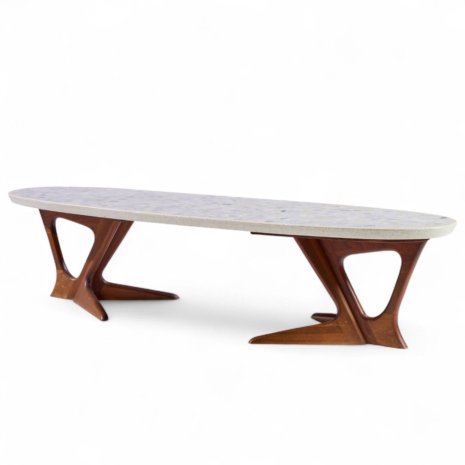 20ième siècle Table basse en noyer et terrazzo du milieu du siècle Harvey Probber en vente