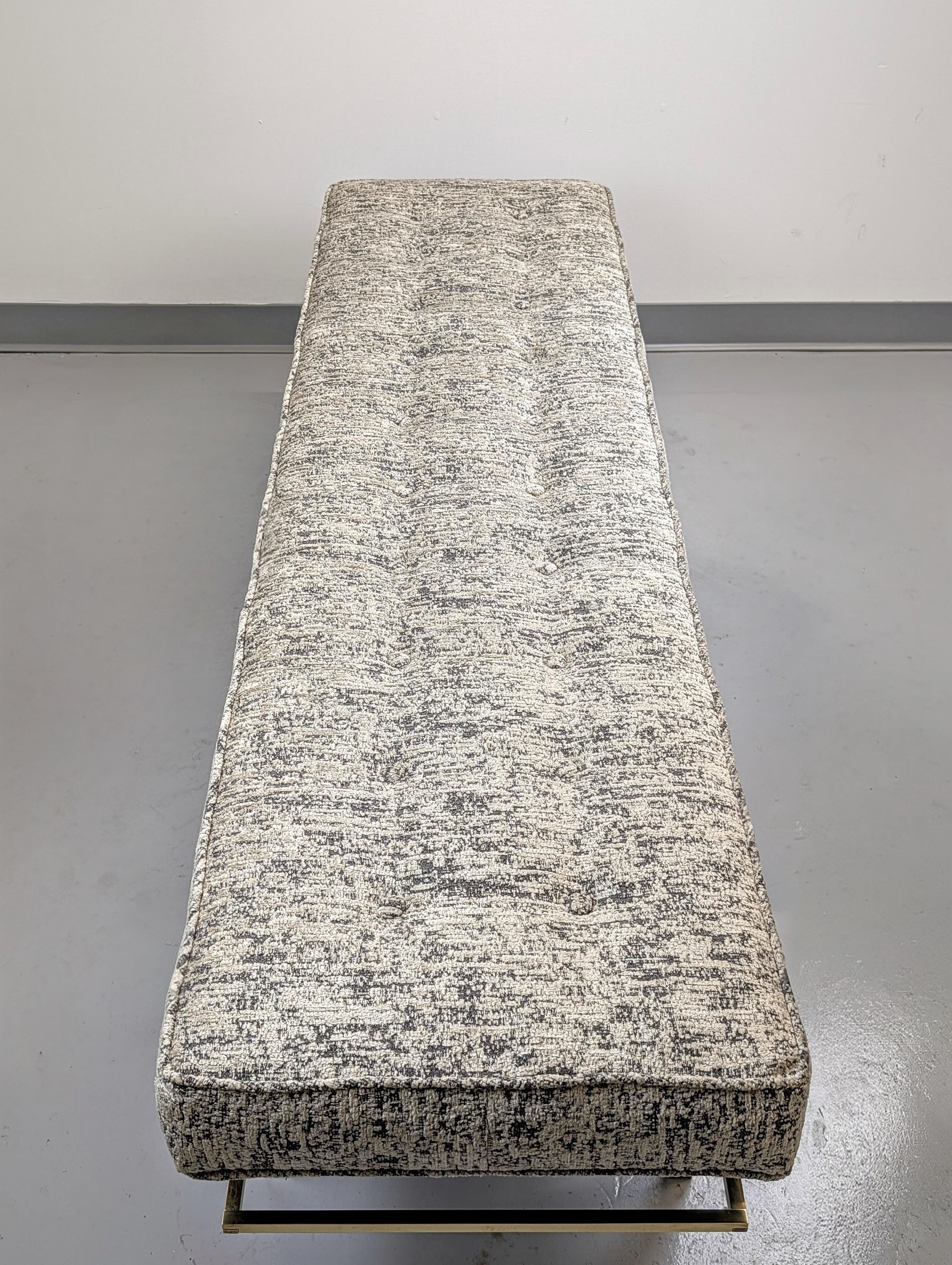 20ième siècle Harvey Probber Model No No 70½ Banc en acajou et laiton en vente