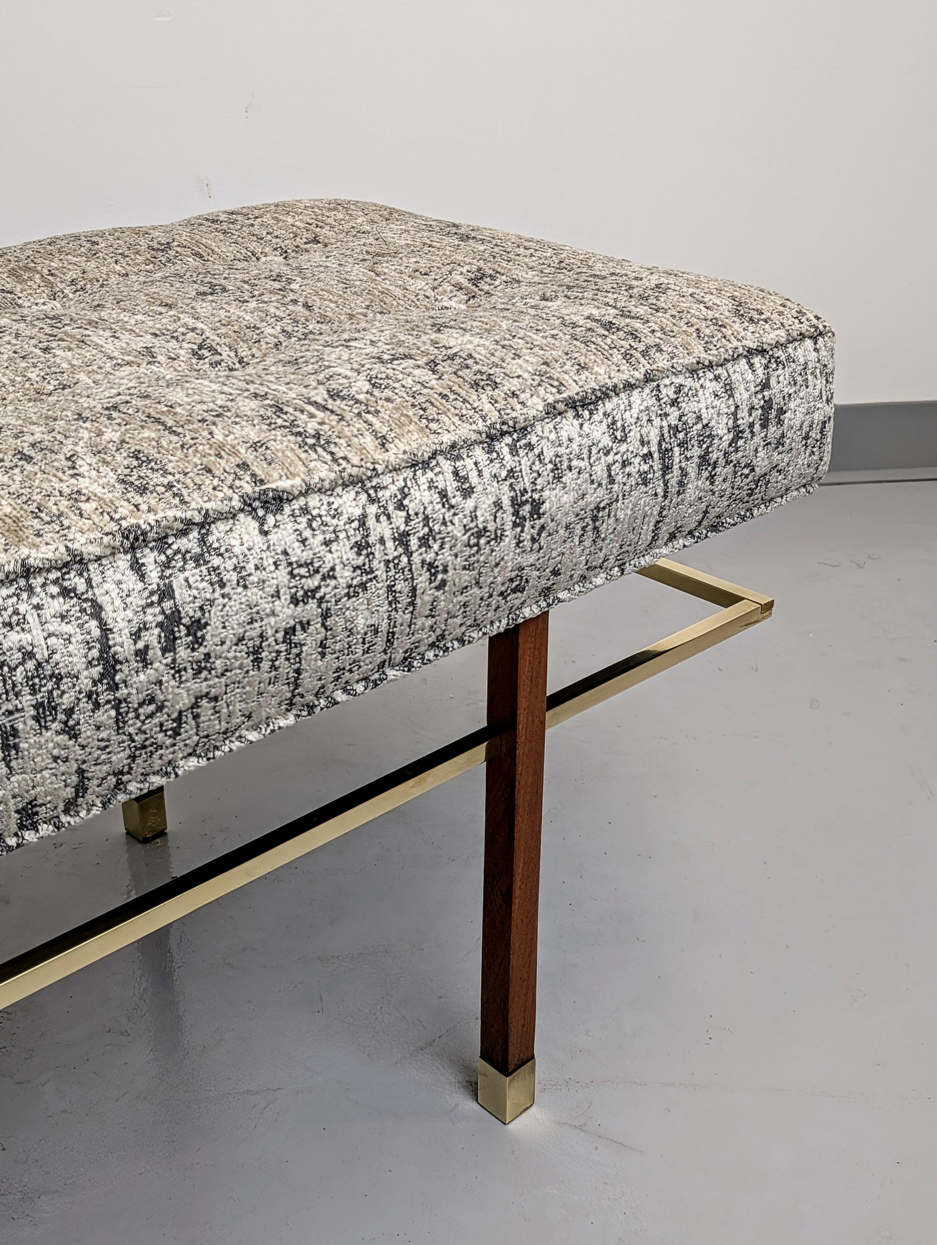 Harvey Probber Model No No 70½ Banc en acajou et laiton en vente 1