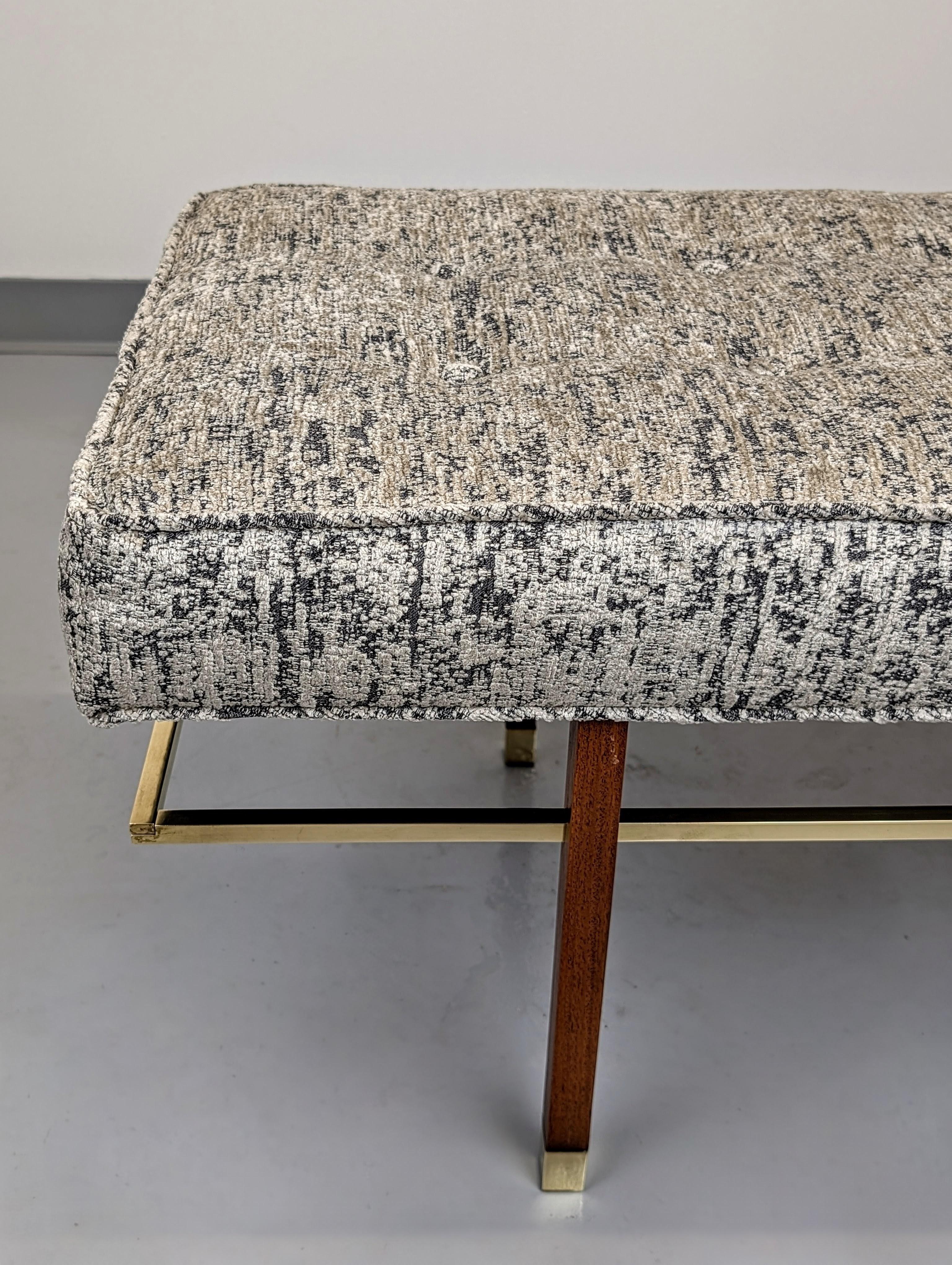 Harvey Probber Model No No 70½ Banc en acajou et laiton en vente 3