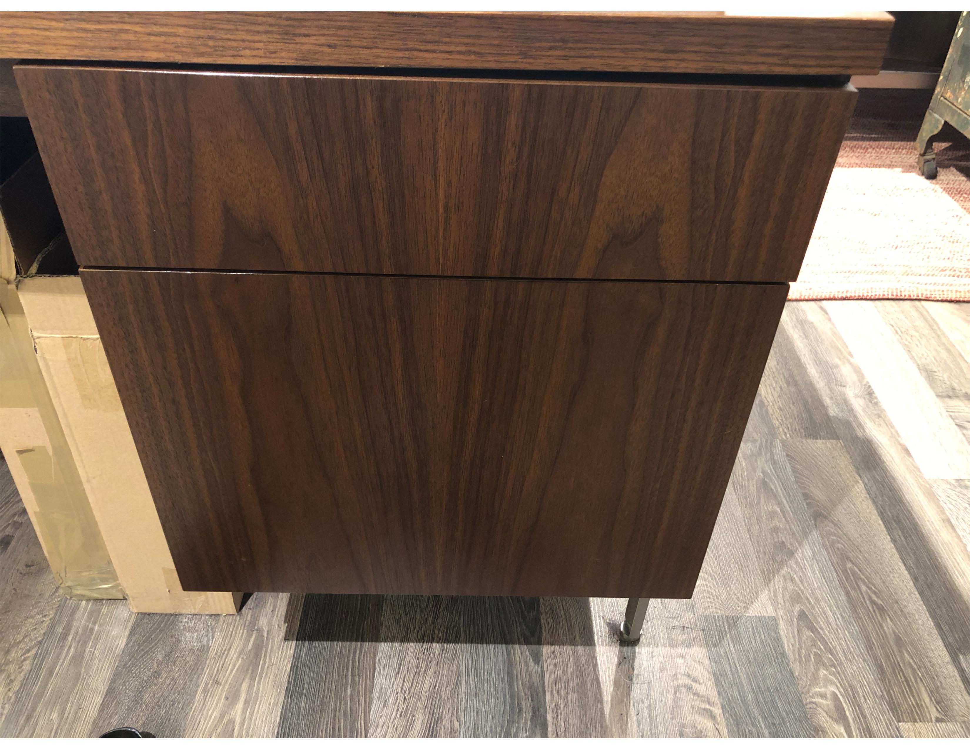 Harvey Probber Natural Walnut Desk In Good Condition In New York, NY