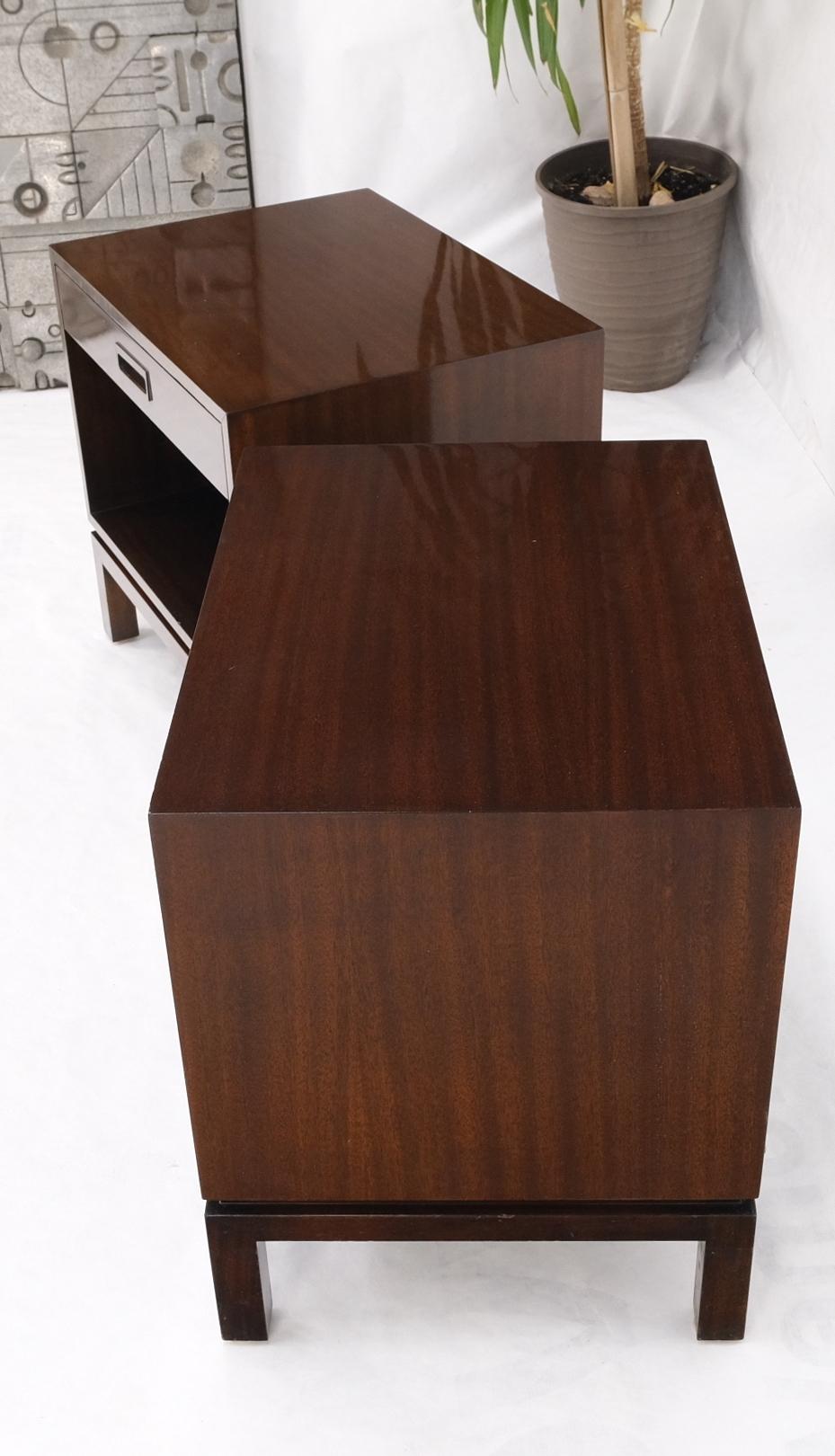 Harvey Probber Non Matching Pair of Walnut 3 Drawers Nightstands End Tables For Sale 4