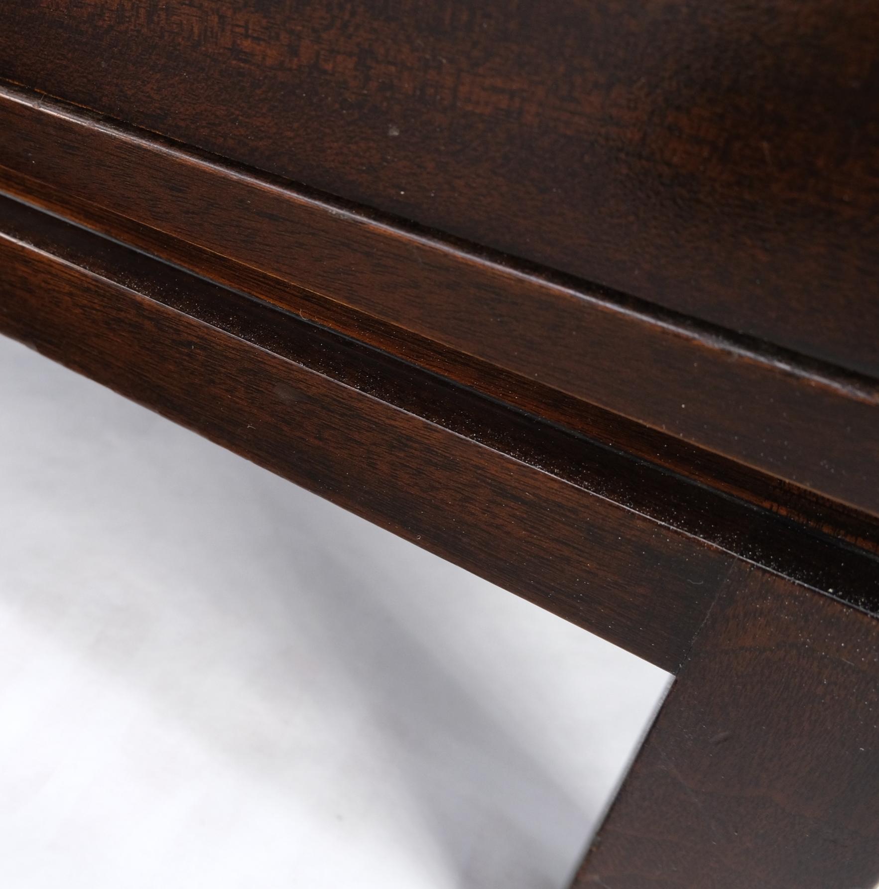 Noyer Harvey Probber paire de tables de nuit et de tables d'appoint non assorties en noyer à 3 tiroirs en vente