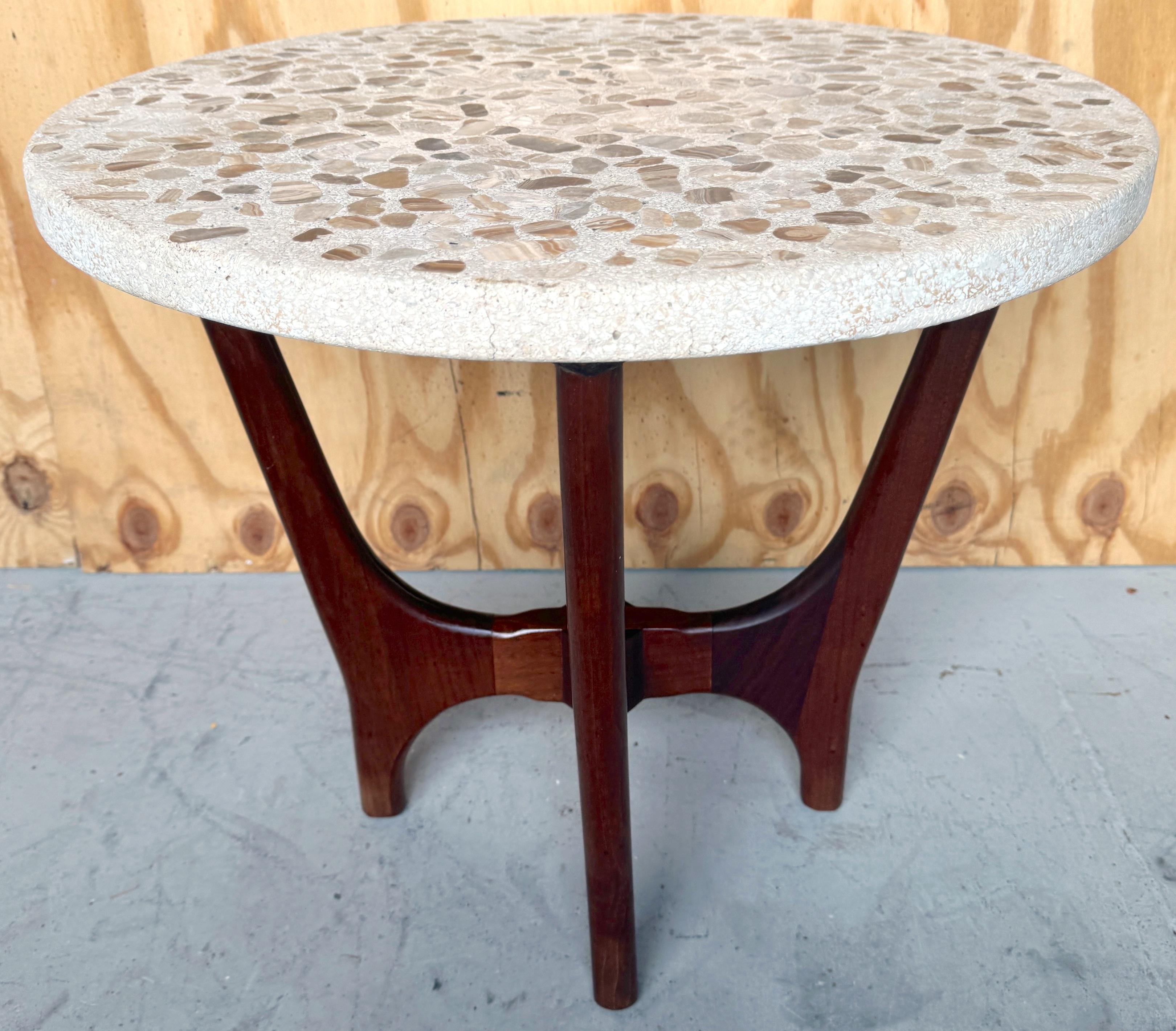 Américain Harvey Probber Table d'appoint en onyx, marbre, terrazzo et noyer en vente