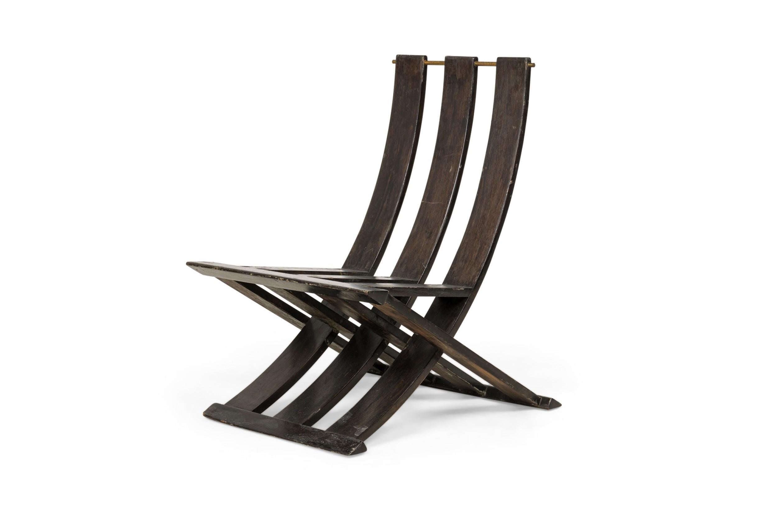 Chaise longue en bois noir peint 