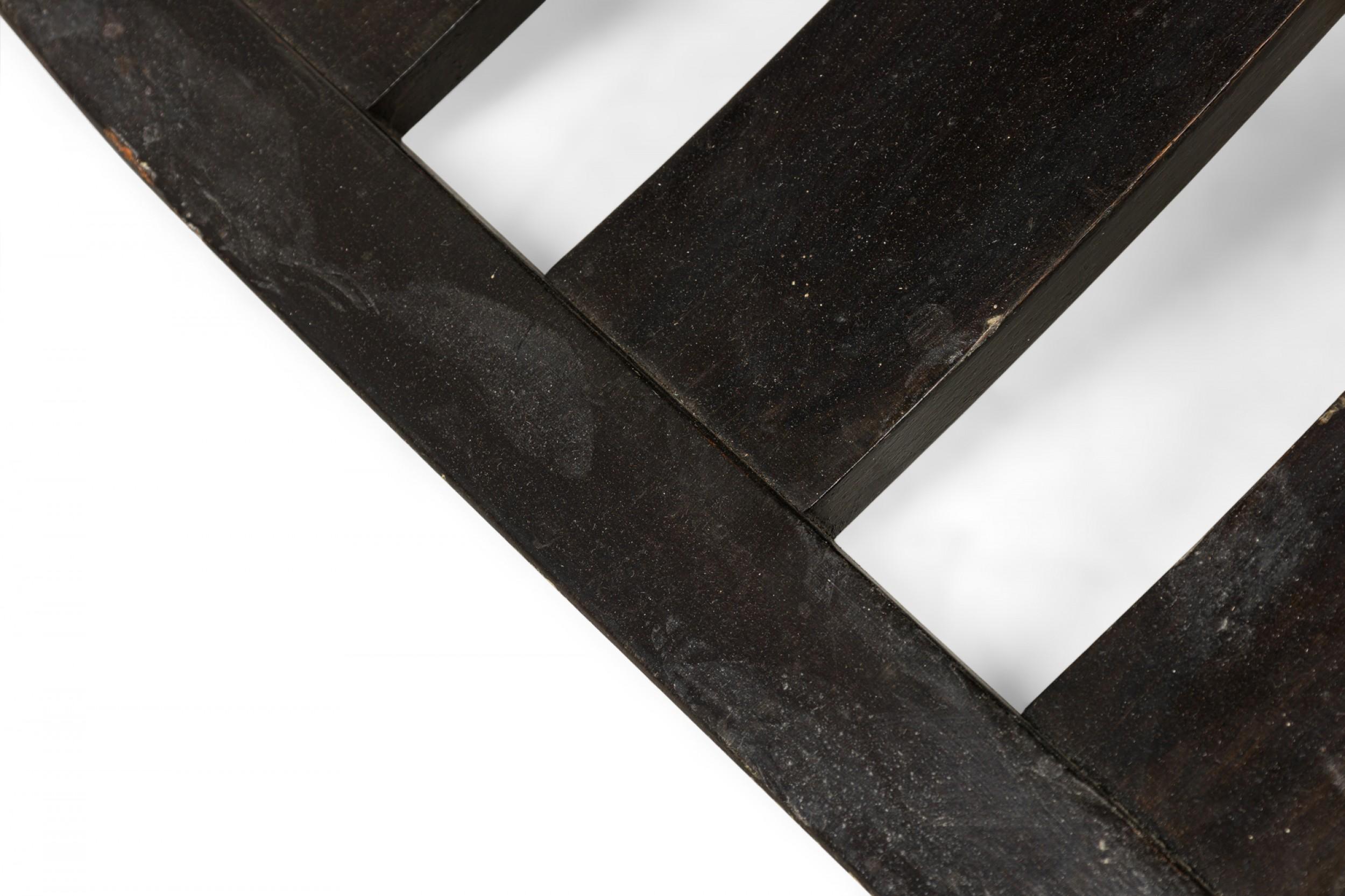 Laiton Chaise longue en bois noir peint 