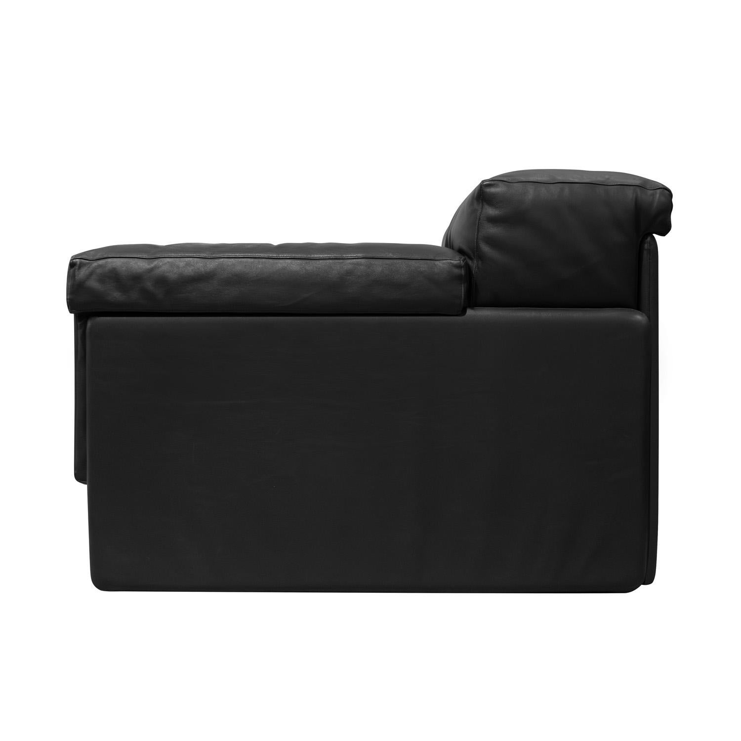 Harvey Probber Ein Paar schicke Raphael Lounge Chairs aus schwarzem Leder 1982 (signiert) (amerikanisch) im Angebot