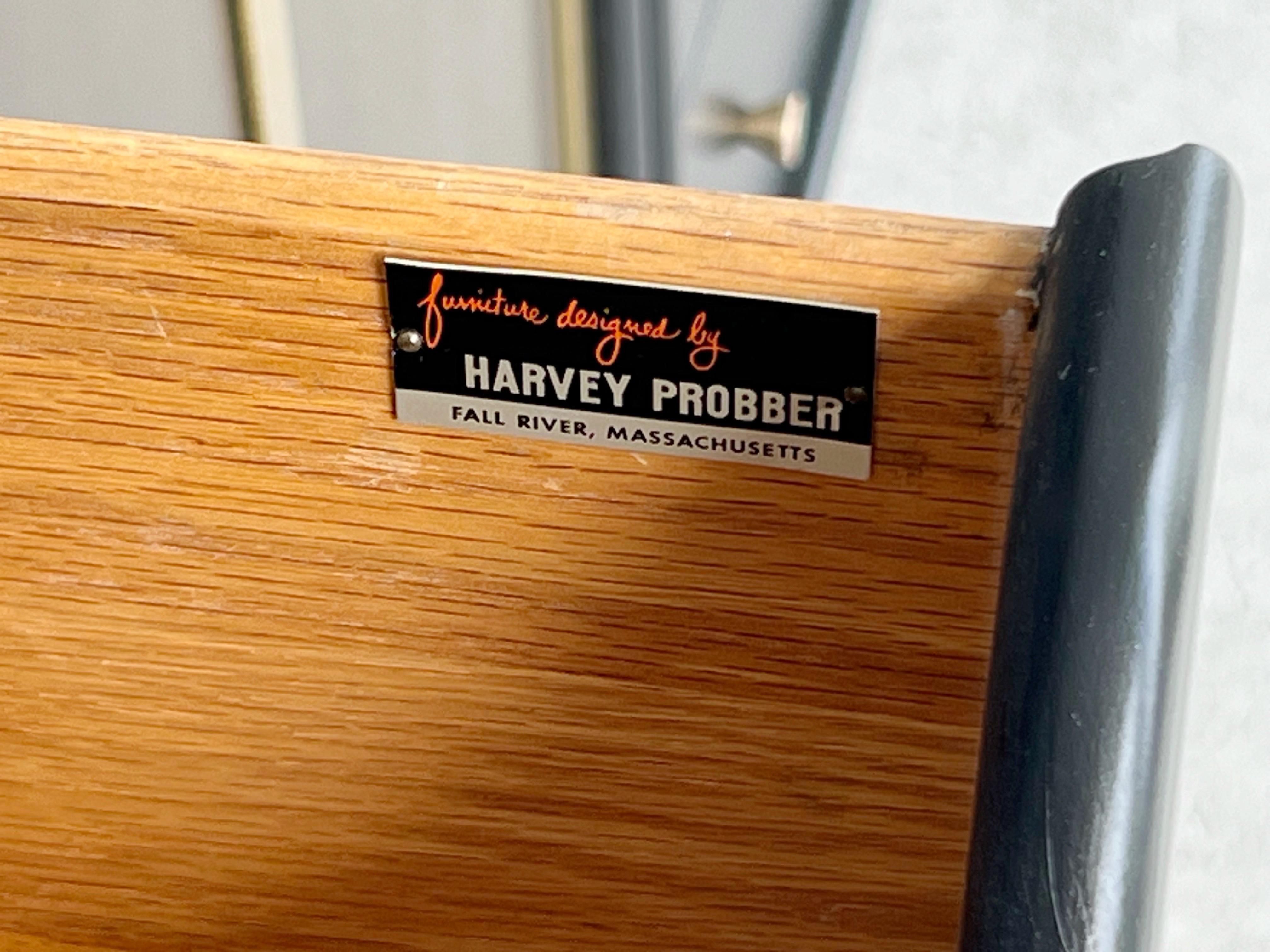 Harvey Probber Paire d'armoires à portes en laiton ébonisé et gravé Crédence en vente 7