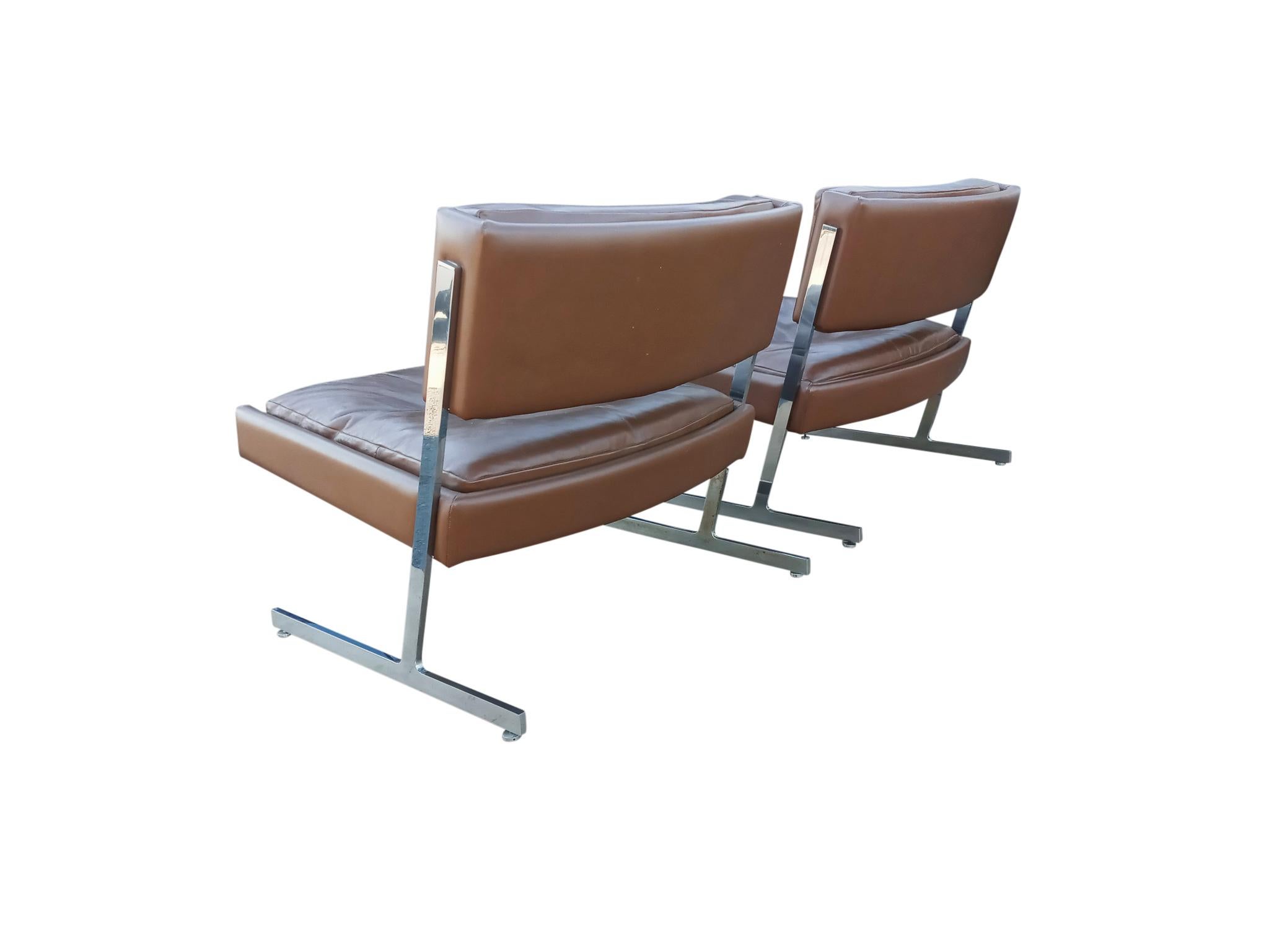 Harvey Probber Pair of Leather & Chrome Slipper Lounge Chairs Cantilevered Seats In Good Condition For Sale In Philadelphia, PA