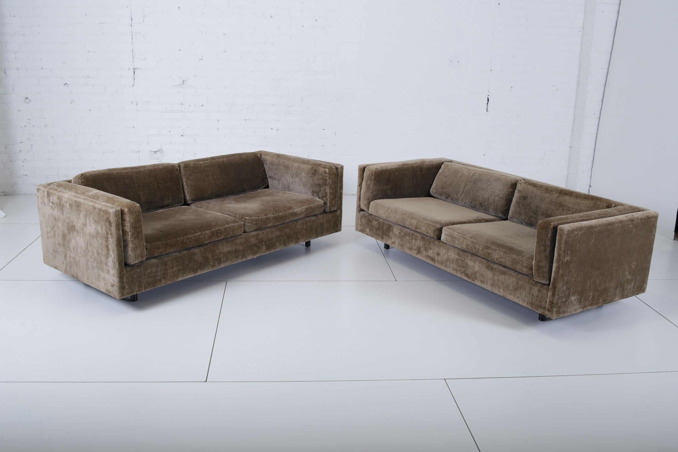 Harvey Probber Tuxedo Settees In Good Condition In Chicago, IL