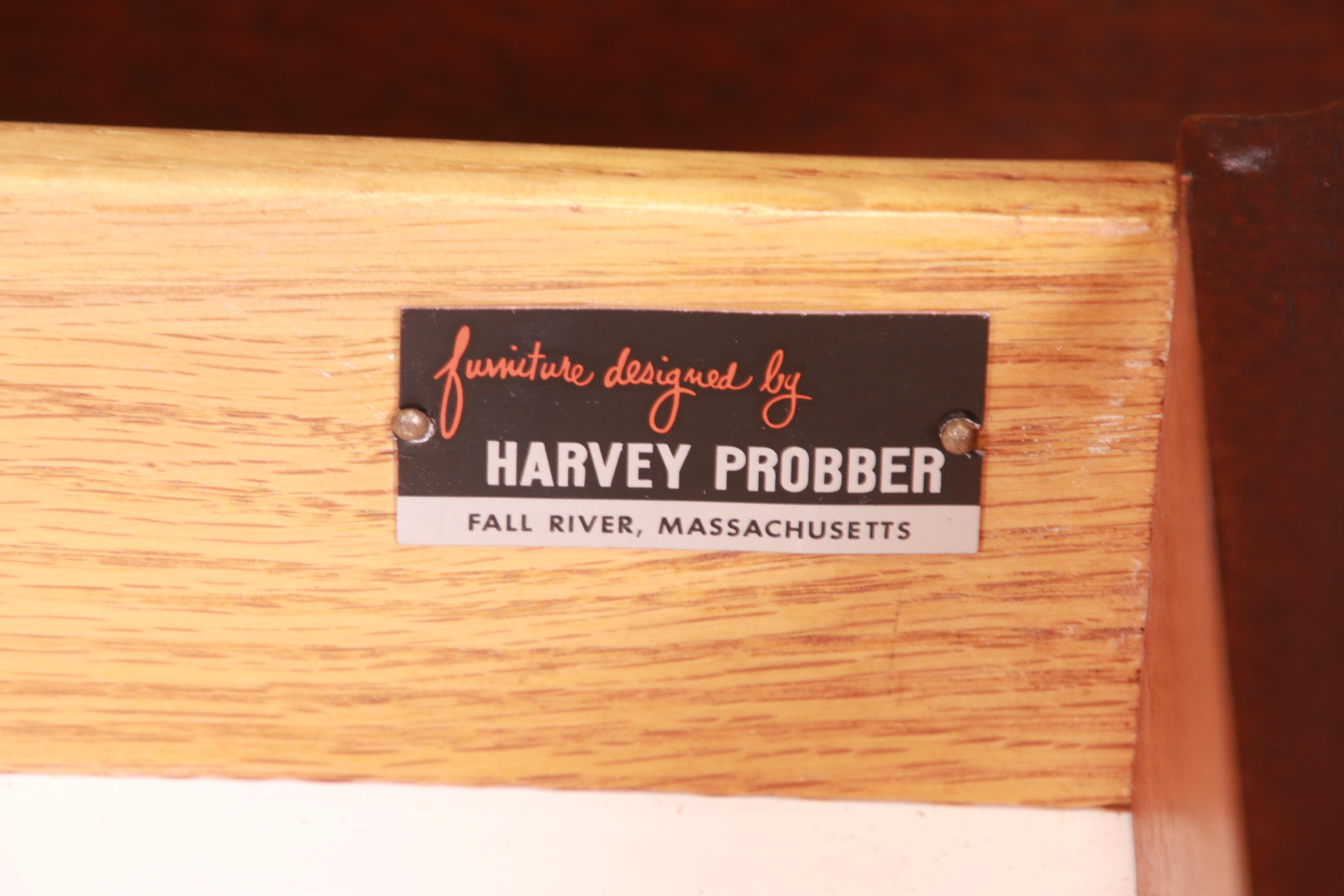 Harvey Probber Palisander und Messing Breakfront Bücherregal oder Barschrank, neu lackiert im Angebot 11