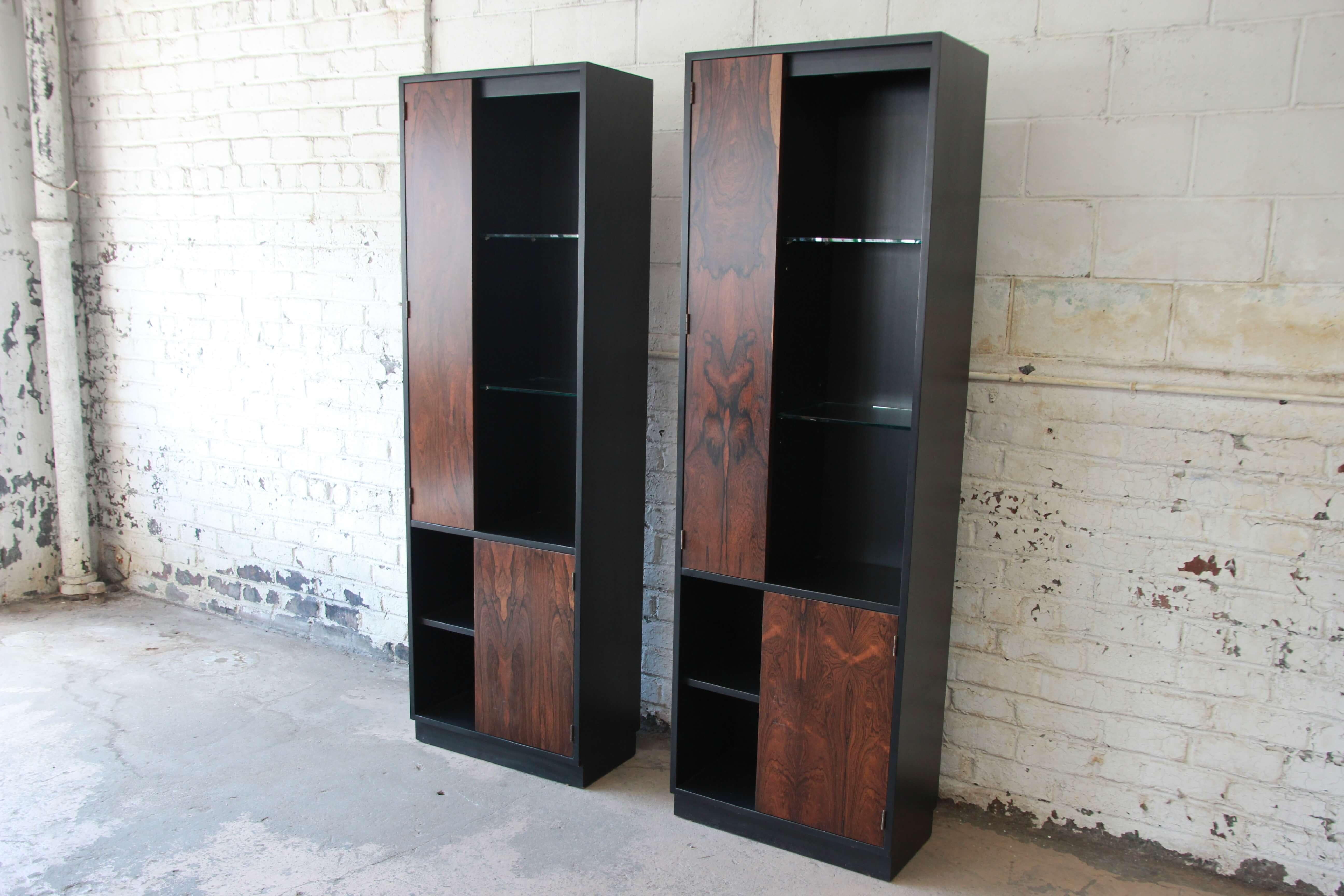 Harvey Probber Rosewood and Ebonized Wood Display Cabinets, Pair In Good Condition In South Bend, IN