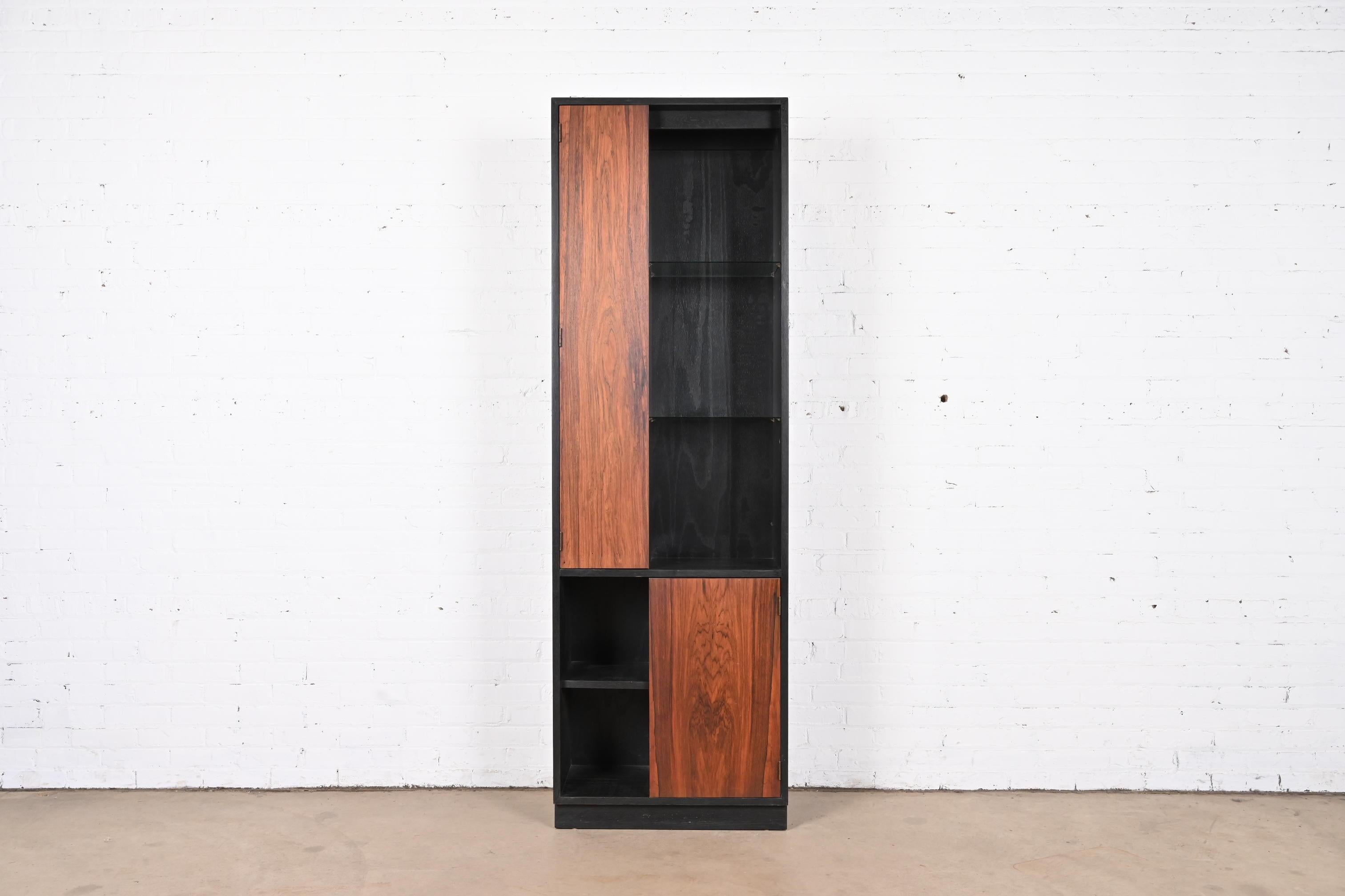A gorgeous Mid-Century Modern lighted wall unit, bookcase, or display cabinet

By Harvey Probber

USA, 1960s

Stunning Brazilian rosewood, with ebonized oak case.

Measures: 26.13