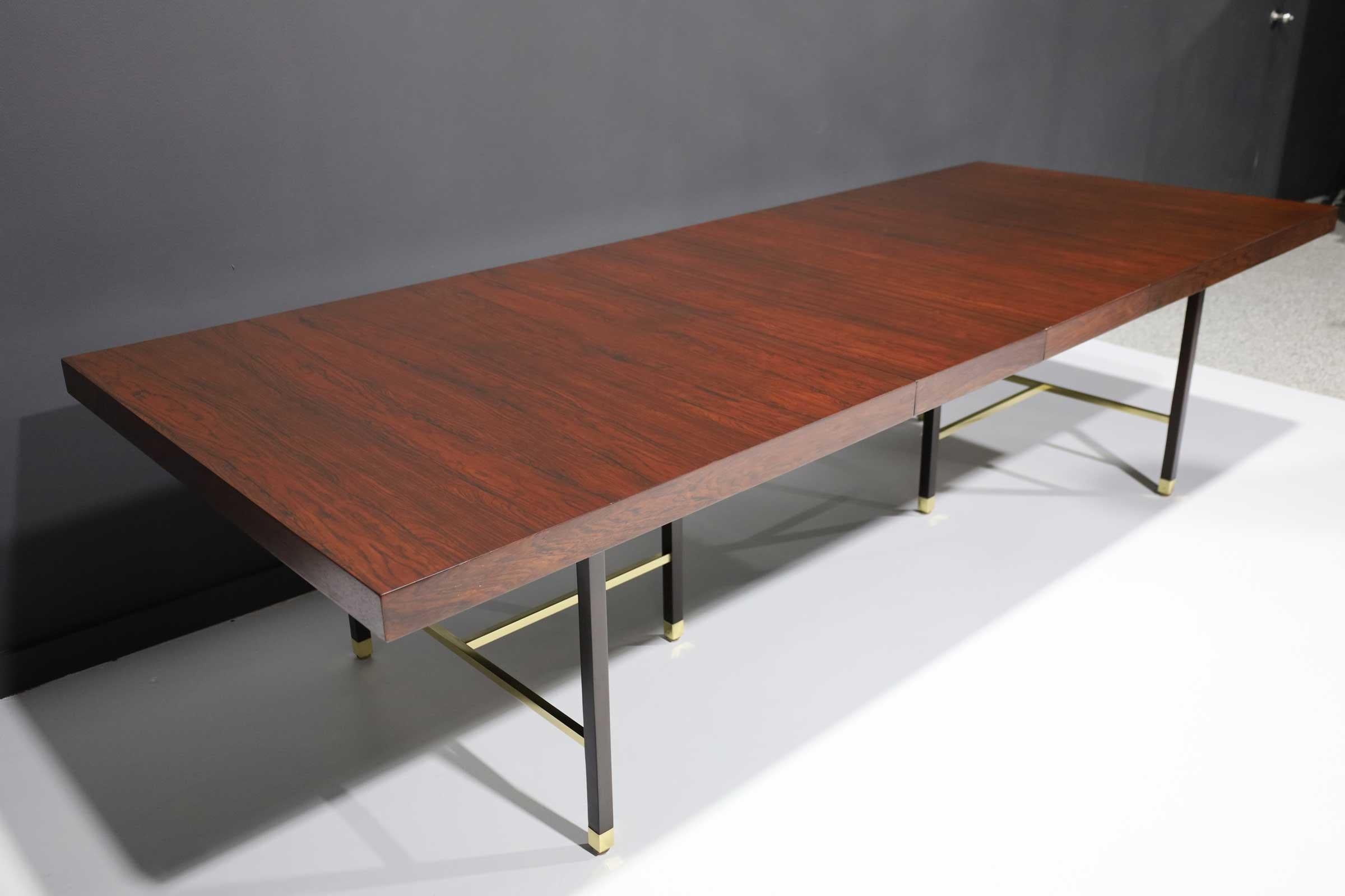 Harvey Probber Table de salle à manger en bois de rose avec garniture en laiton en vente 3