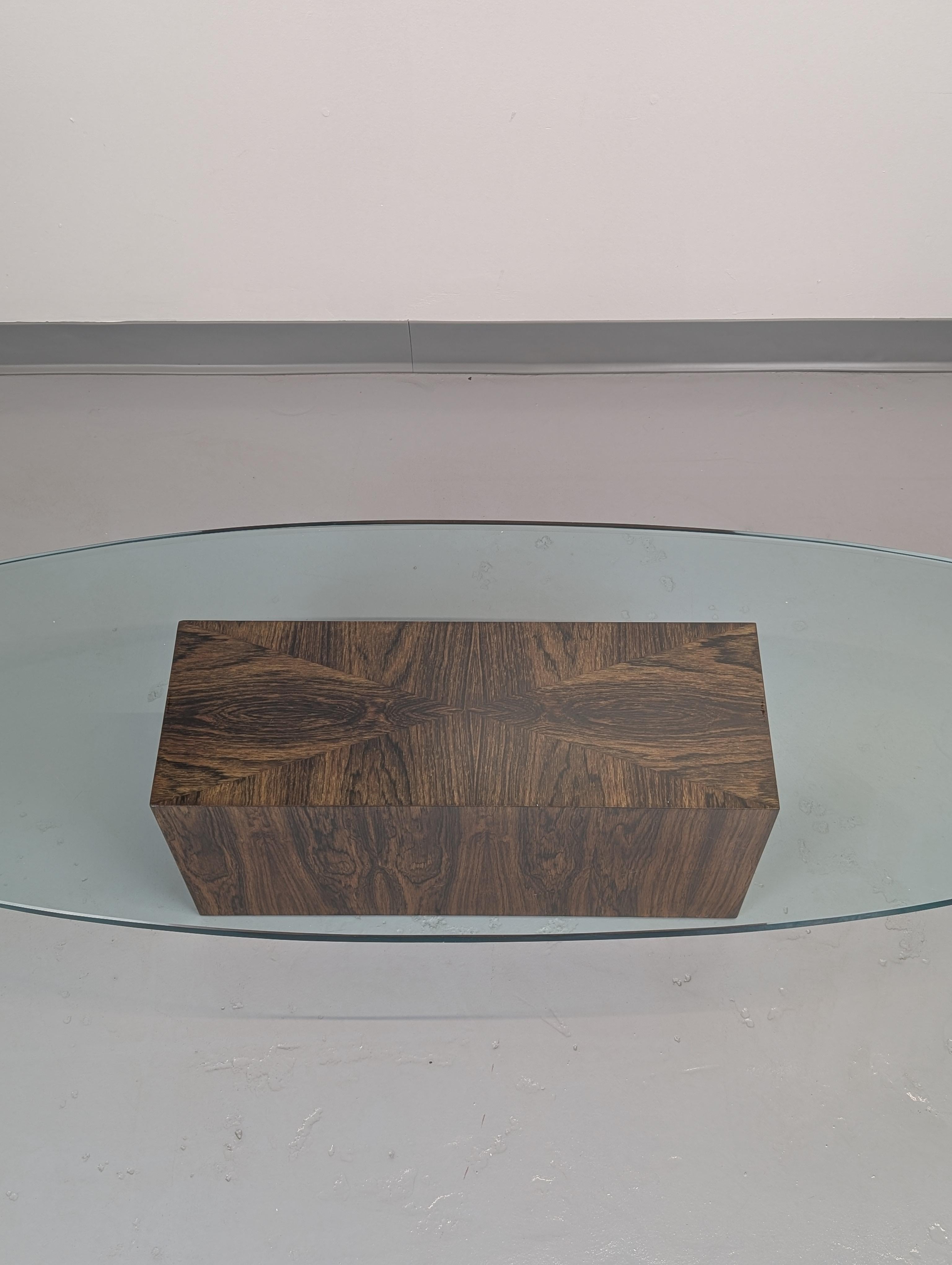 Tavolino in vetro ellittico in legno di palissandro di Harvey Probber In condizioni buone in vendita a Lynn, MA