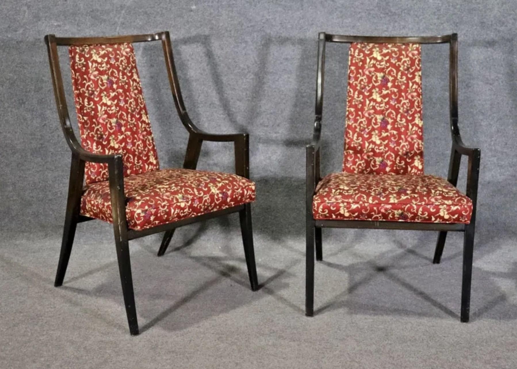Satz von acht Esszimmerstühlen, entworfen von Harvey Probber. Vier Beistellstühle und zwei Thronsessel.
Beistellstühle: 38 1/4
