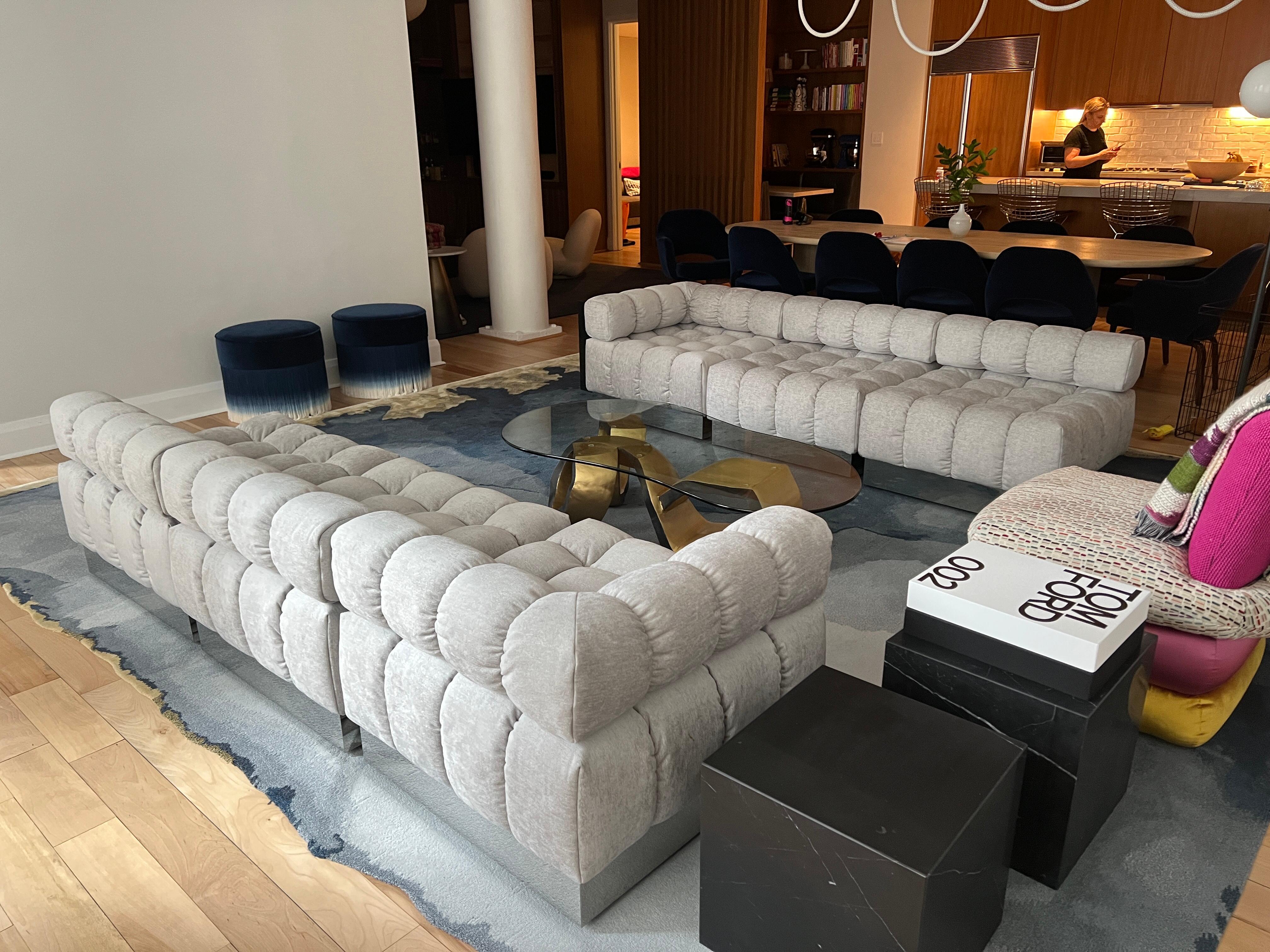 Harvey Probber deep tuft designed in 1972.
SIZE ADVERTISED FOR EACH INDIVIDUAL MODULE
4 armless modules
2 arms modules
UPHOLSTERED IN Pollack Geneva 4206/02 Smoke
M2L is the exclusive licensee to produce and distribute Harvey Probber designs.