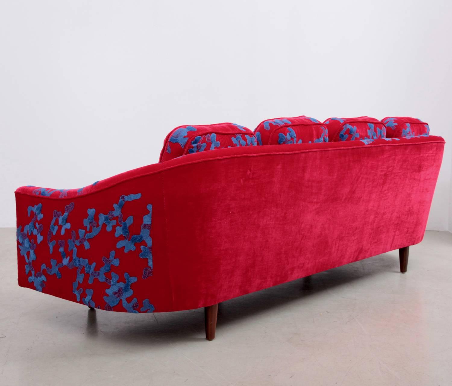 Red and Blue Harvey Probber Sofa with Jupe by Jackie Hand Embroidered Fabric In Excellent Condition For Sale In Berlin, DE
