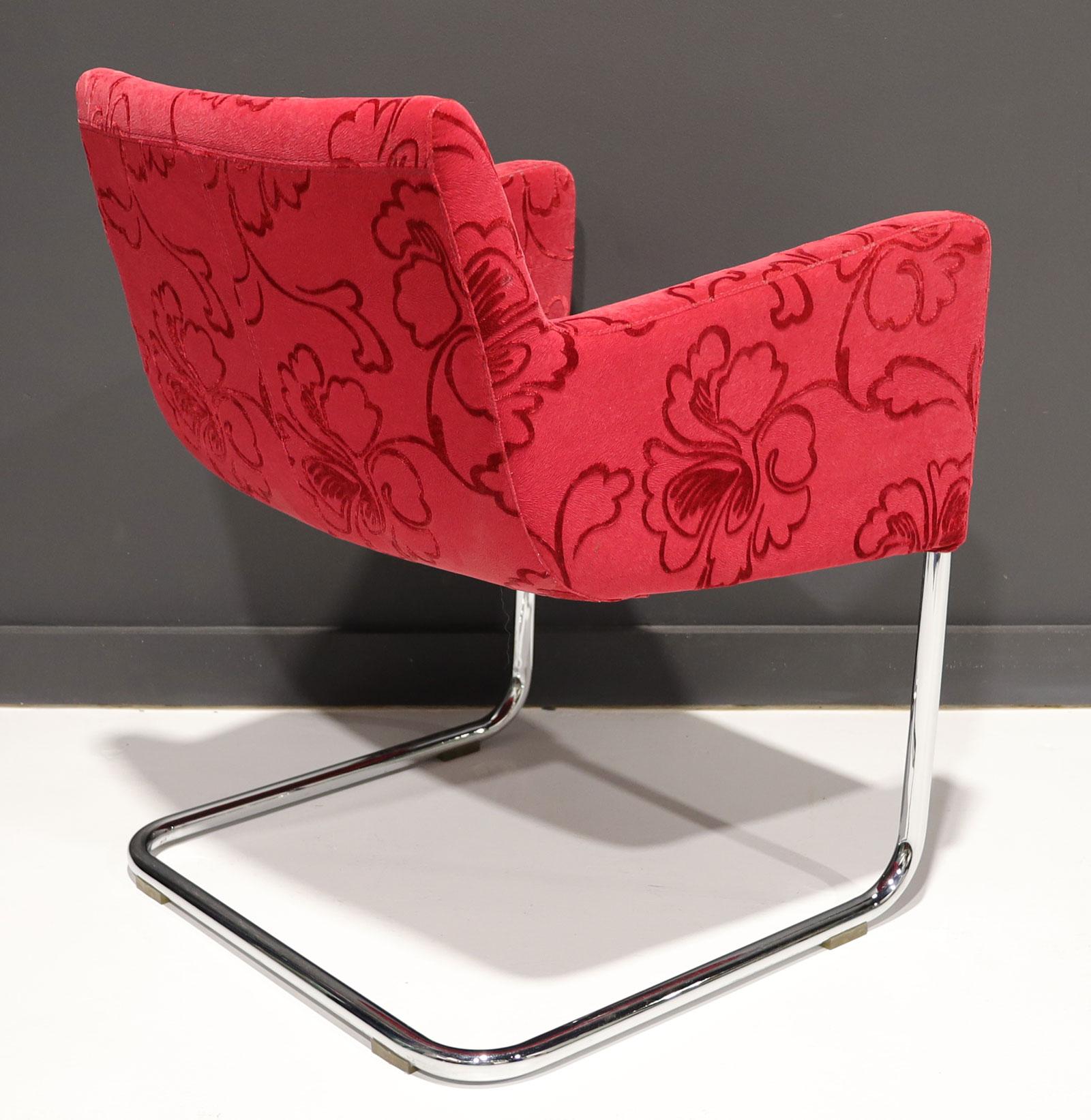 20ième siècle Chaise de salle à manger en porte-à-faux en velours rouge de style Harvey Probber en vente