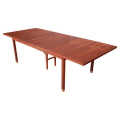 Mesa de comedor de nogal moderna de mediados de siglo estilo Harvey Probber, recién acabada