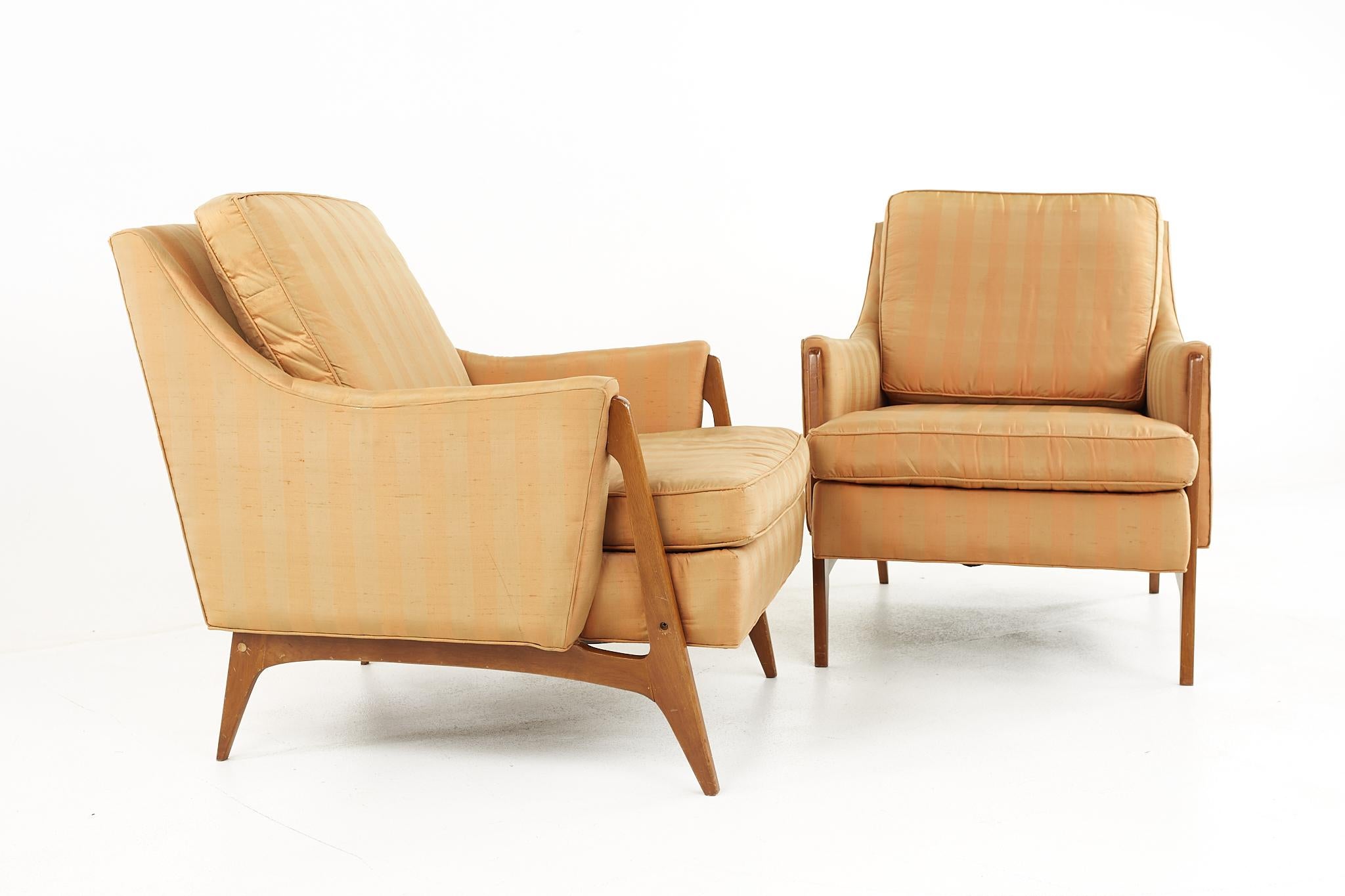 Harvey Probber style mid-century walnut lounge chairs - a pair

Each chair measures: 28.5 wide x 33 deep x 31 high, with a seat height of 17 and arm height of 22.5 inches.

All pieces of furniture can be had in what we call restored vintage