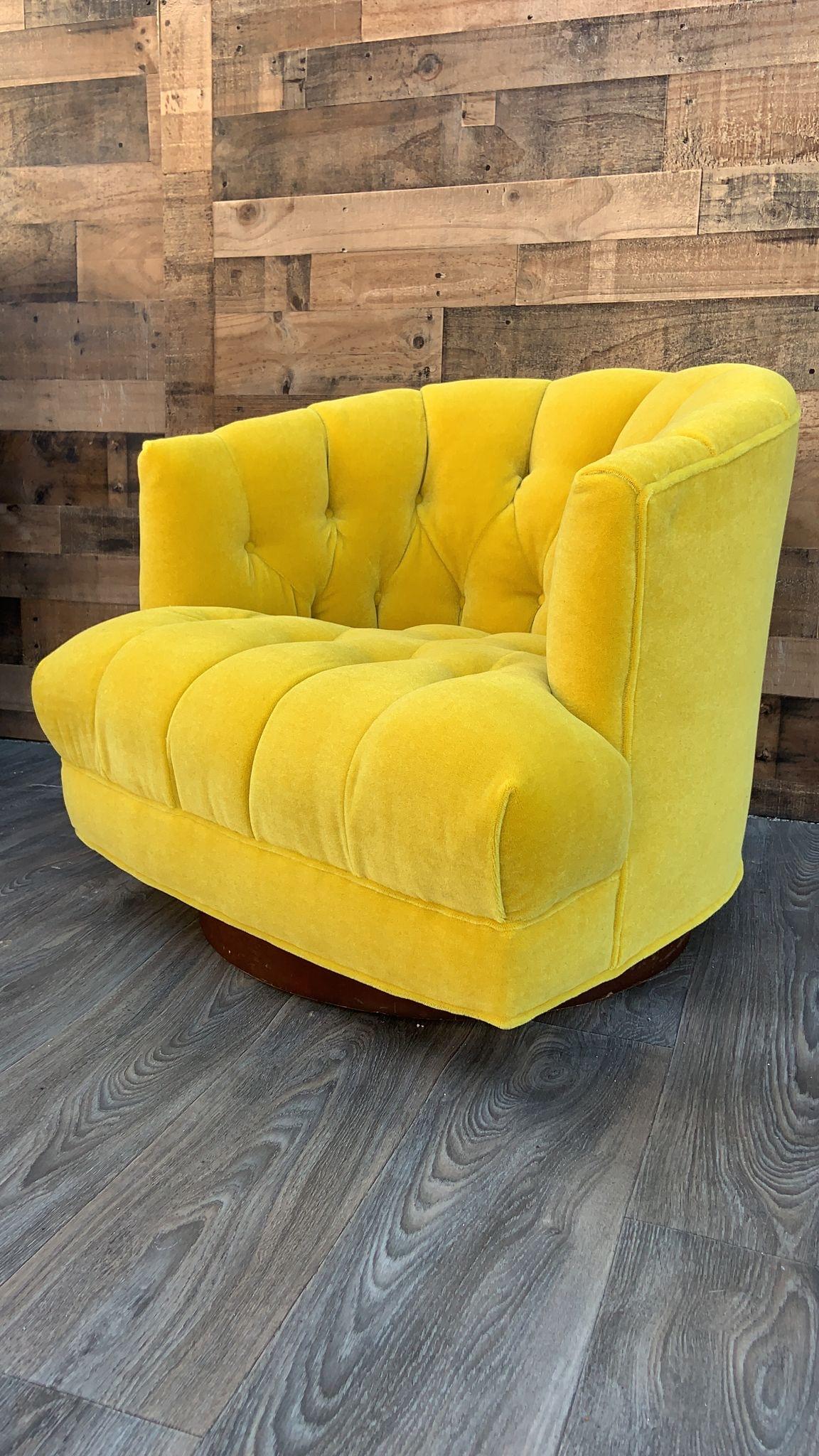 Harvey Probber Style Tufted Barrel Back Swivel Lounge Chair in Yellow Mohair In Good Condition For Sale In Chicago, IL