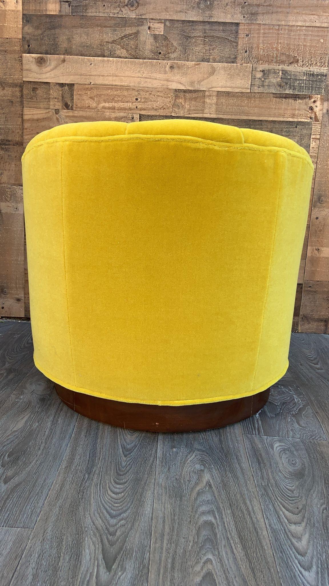 Harvey Probber Style Tufted Barrel Back Swivel Lounge Chair in Yellow Mohair For Sale 1