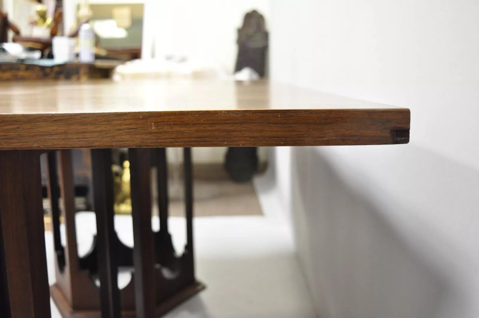 Mesa de comedor con pedestal escultural estilo Harvey Probber de nogal de mediados del siglo XX en venta 5