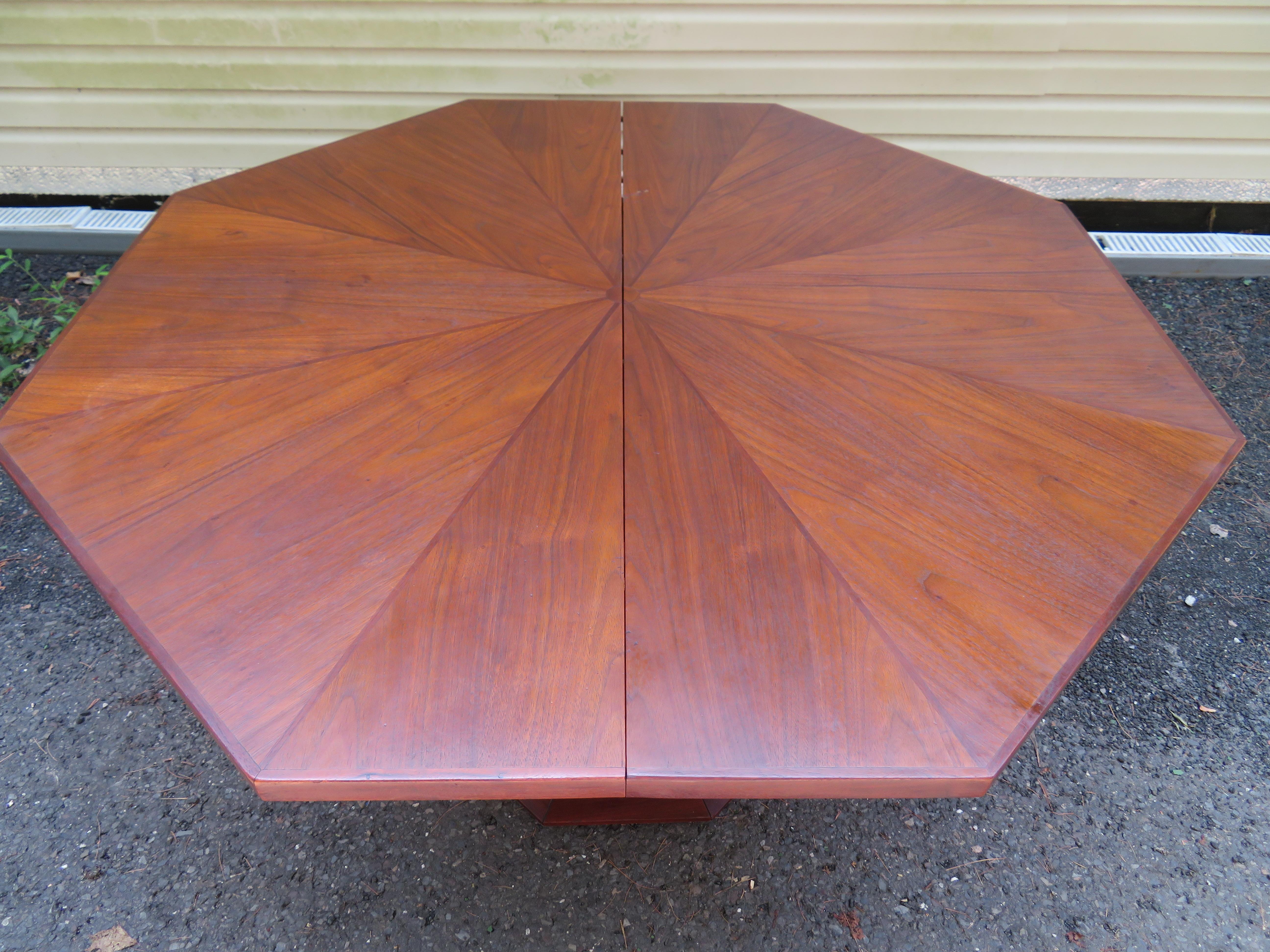 Gorgeous Mid-Century Modern cathedral style Probber inspired pedestal dining table with three leaves. The top is amazing with circle inlay and dynamite octagon shape, the three leaves are well matched to the original finish. This sculptured walnut