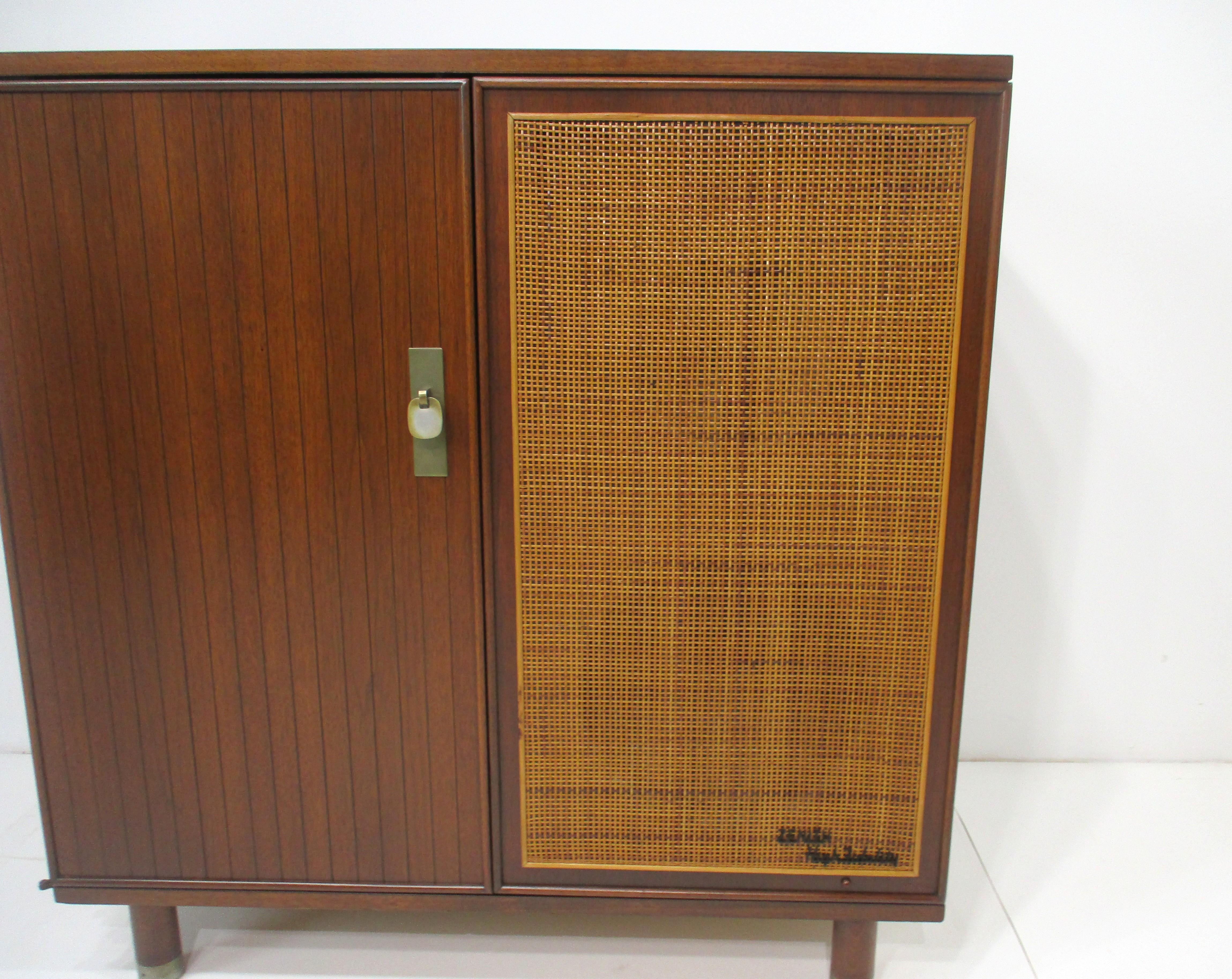 Harvey Probber styled Walnut Stereo Cabinet In Good Condition For Sale In Cincinnati, OH