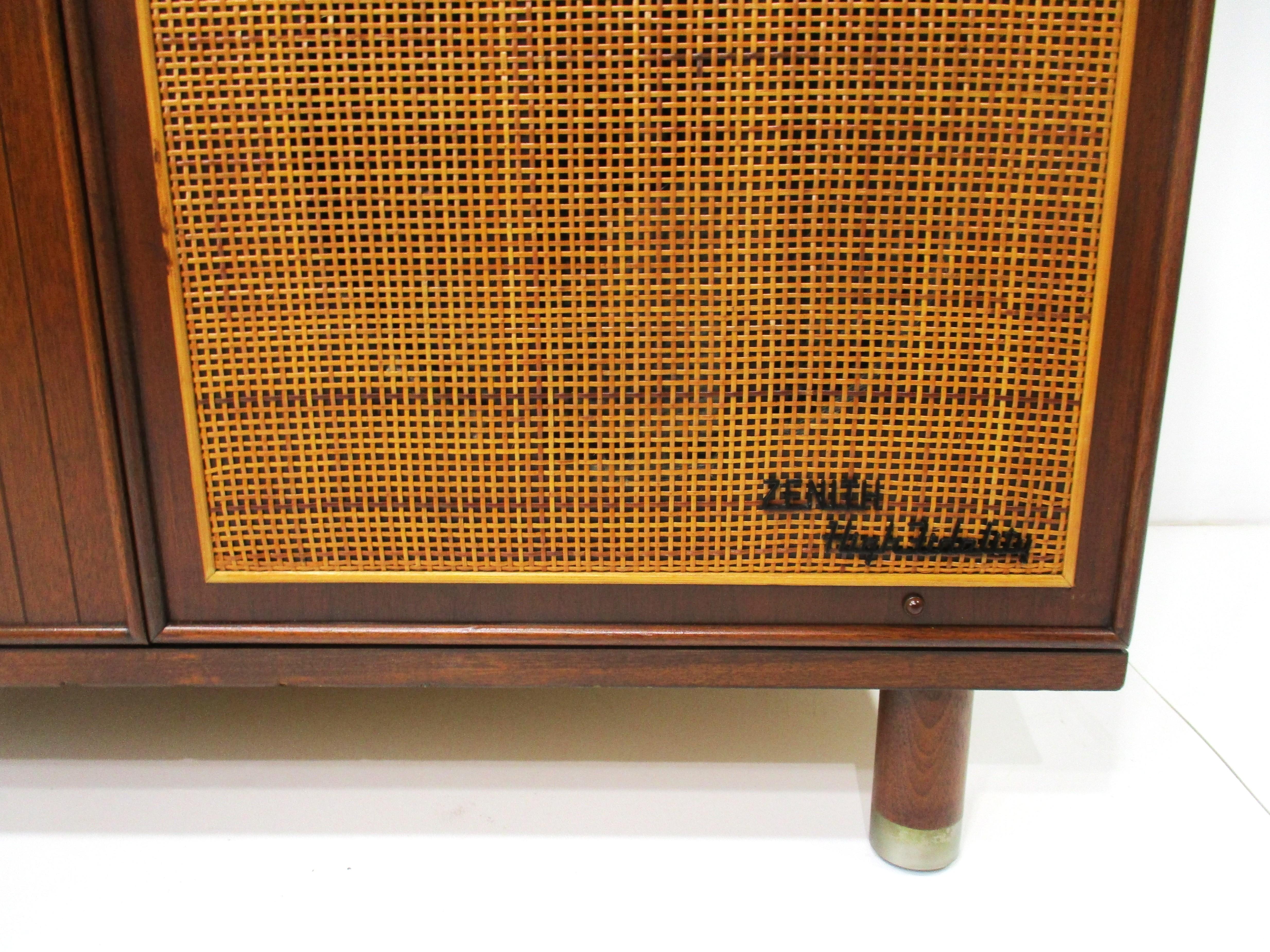Harvey Probber styled Walnut Stereo Cabinet For Sale 2
