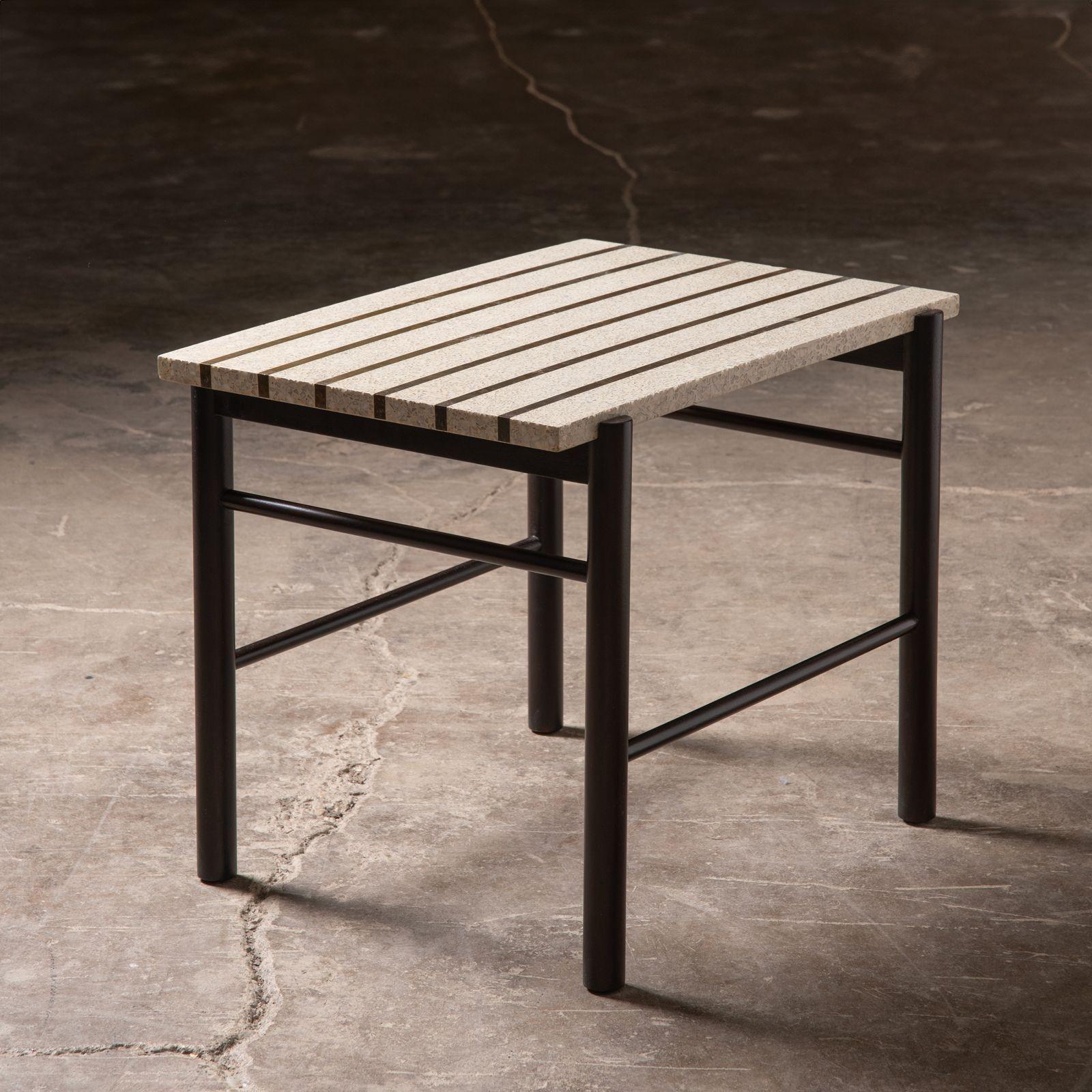 Américain Table d'appoint Harvey Probber en terrazzo et laiton avec cadre en acajou massif en vente