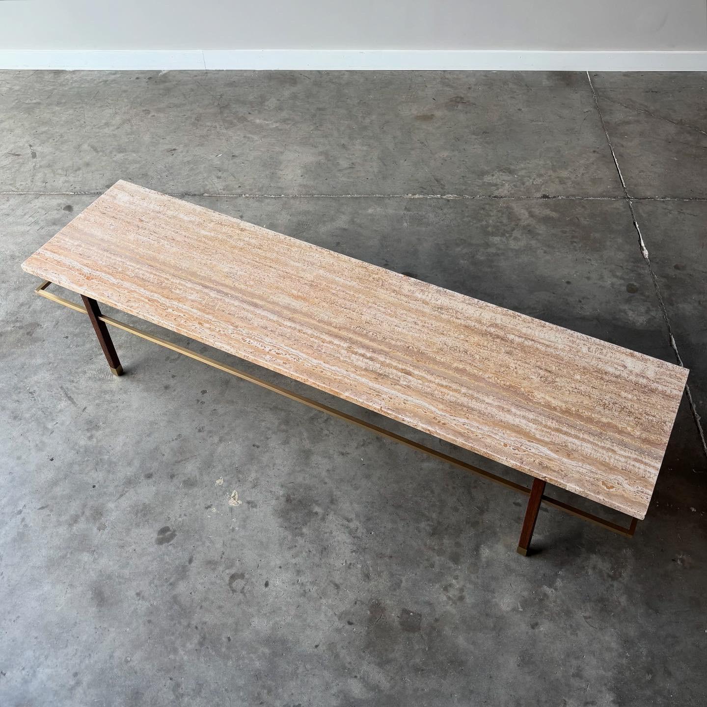 Harvey Probber Couchtisch aus Travertin, Mahagoni und Messing, 1960er Jahre (Moderne der Mitte des Jahrhunderts) im Angebot