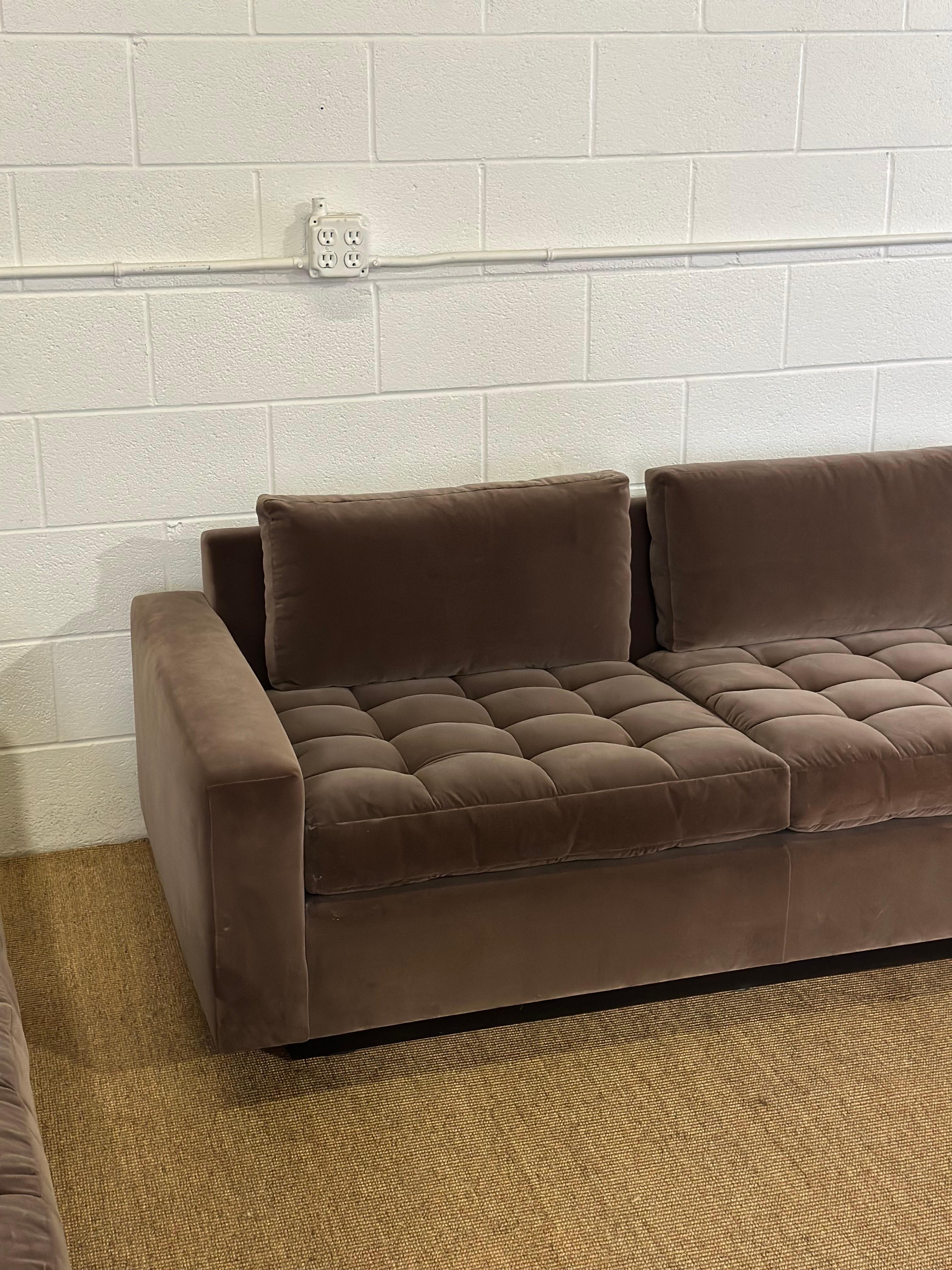 Harvey Probber Tuft Canapés 3 places encastrés en velours Donghia Brown Mocha - une paire en vente 5
