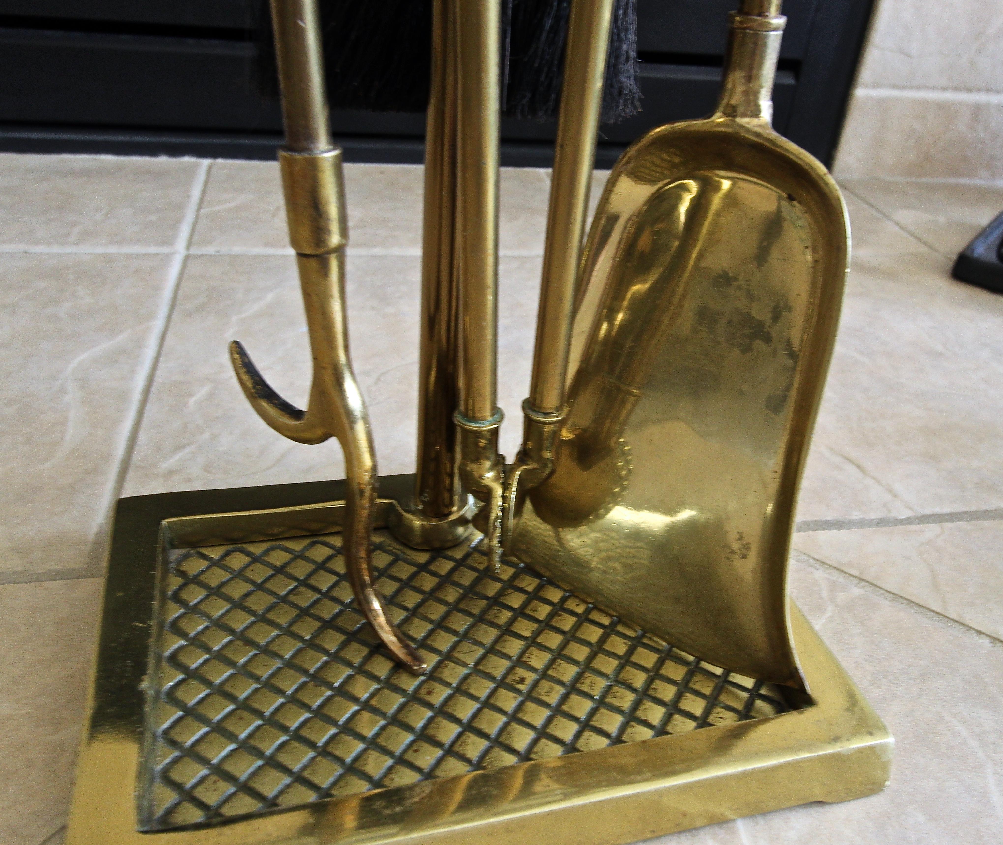 Harvin 'Virginia Metalcrafters' Dolphin Brass Fireplace Tool Set 5