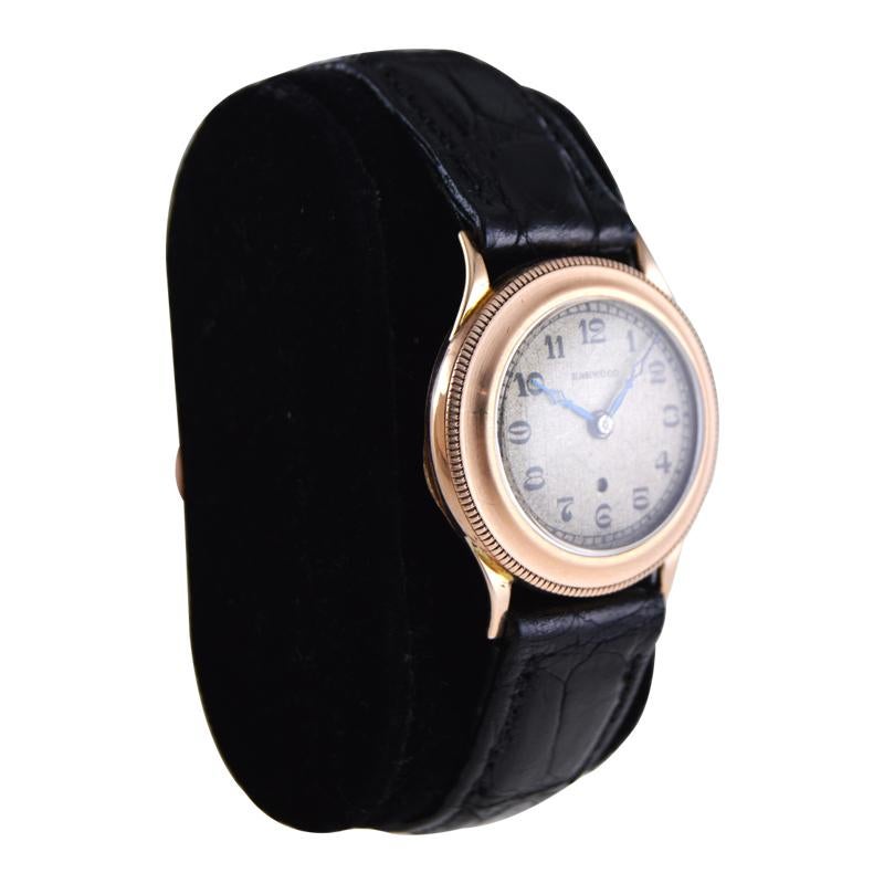 FACTORY / HOUSE: Harwood Watch Company
STYLE / REFERENCE: Art Deco / Round 
METAL / MATERIAL: 9ct Rose Gold 
CIRCA / YEAR: 1929
DIMENSIONS / SIZE:  Length 35mm X Diameter 29mm
MOVEMENT / CALIBER: Automatic Winding / 15 Jewels 
DIAL / HANDS: Original