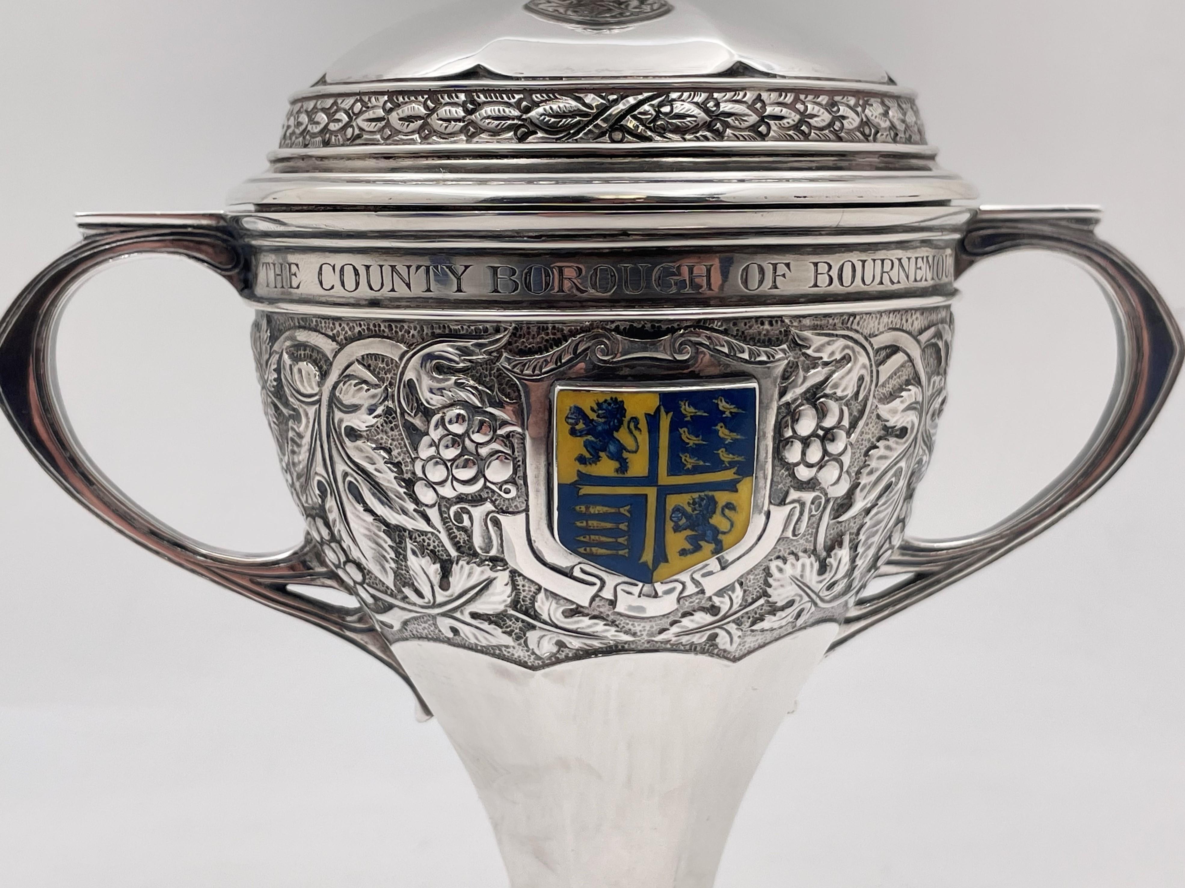 Haseler English Sterling Silver 1933 Trophy Covered Cup for Golf Tournament In Good Condition In New York, NY