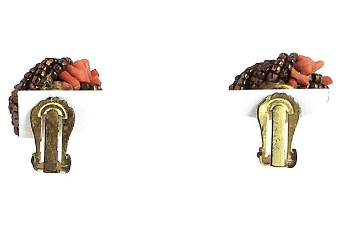 Haskell-Ohrringe aus Bronze und Korallenknoten (Rohschliff) im Angebot