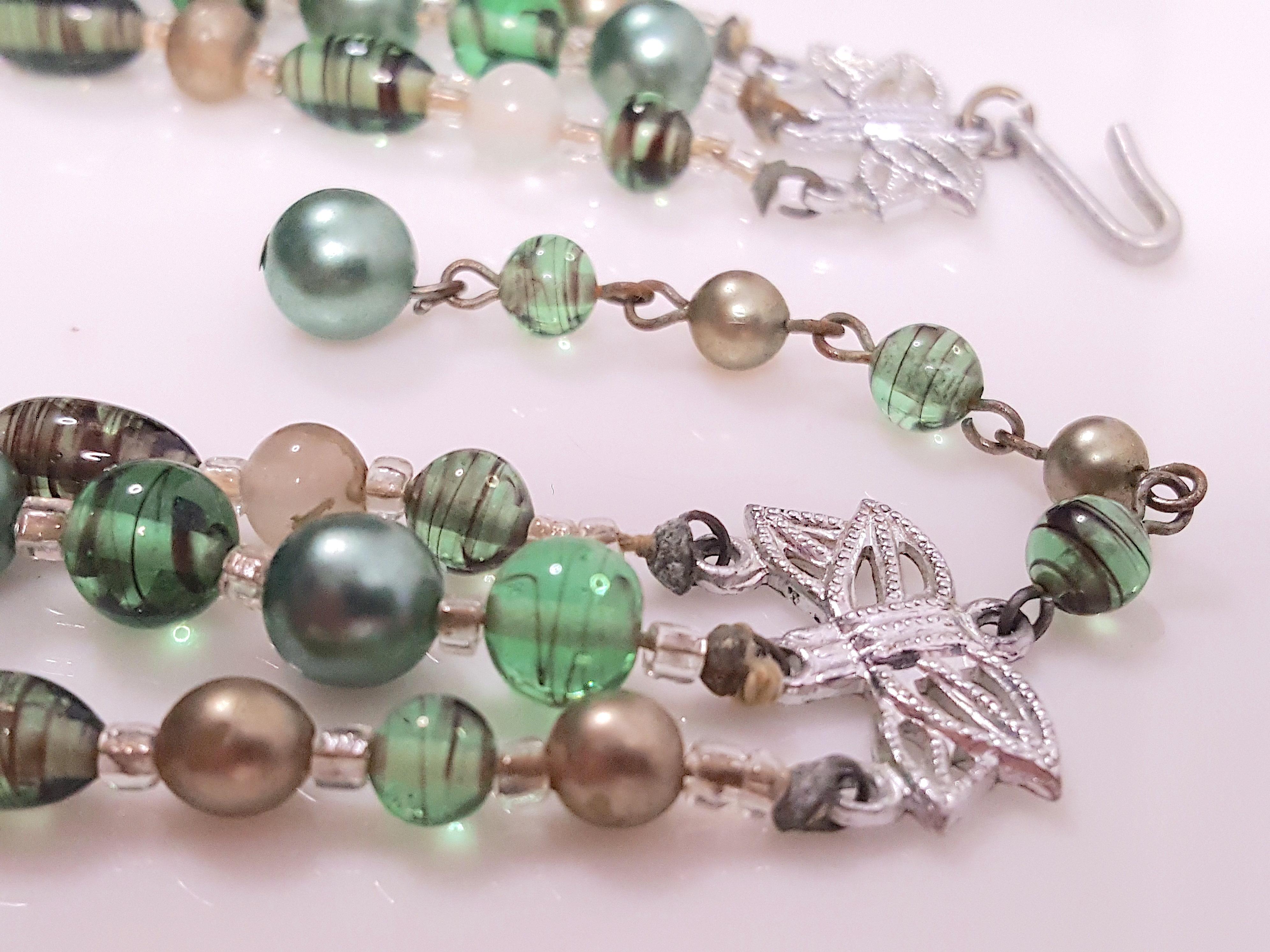 Baroque HaskellStyle Collier d'après-guerre en verre travaillé et perles vertes en filigrane métallique en vente