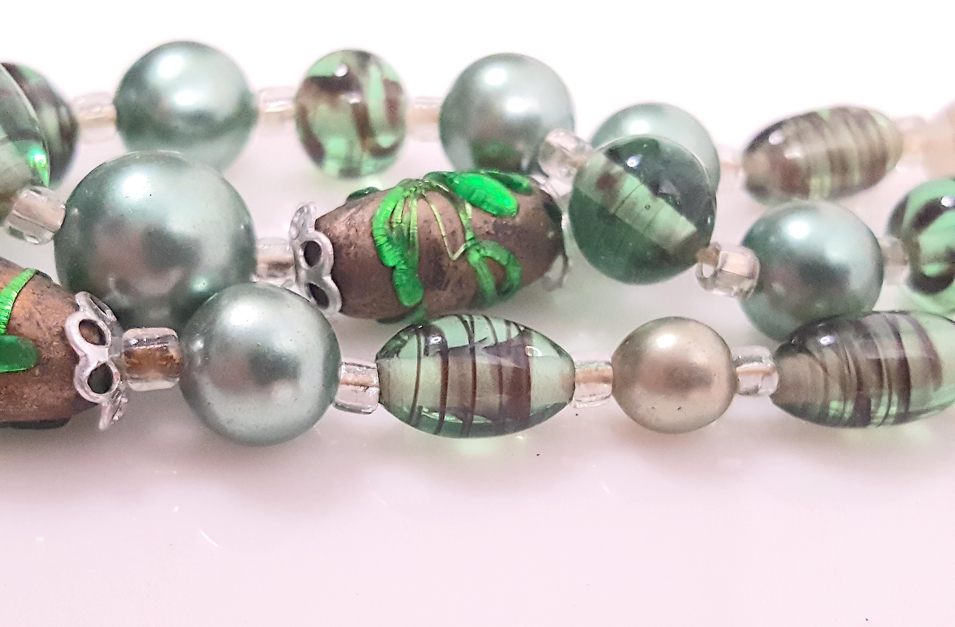 Ball Cut HaskellStyle PostWarII GlassLampworkPearlBeads GreenMetallic Filigree Necklace For Sale