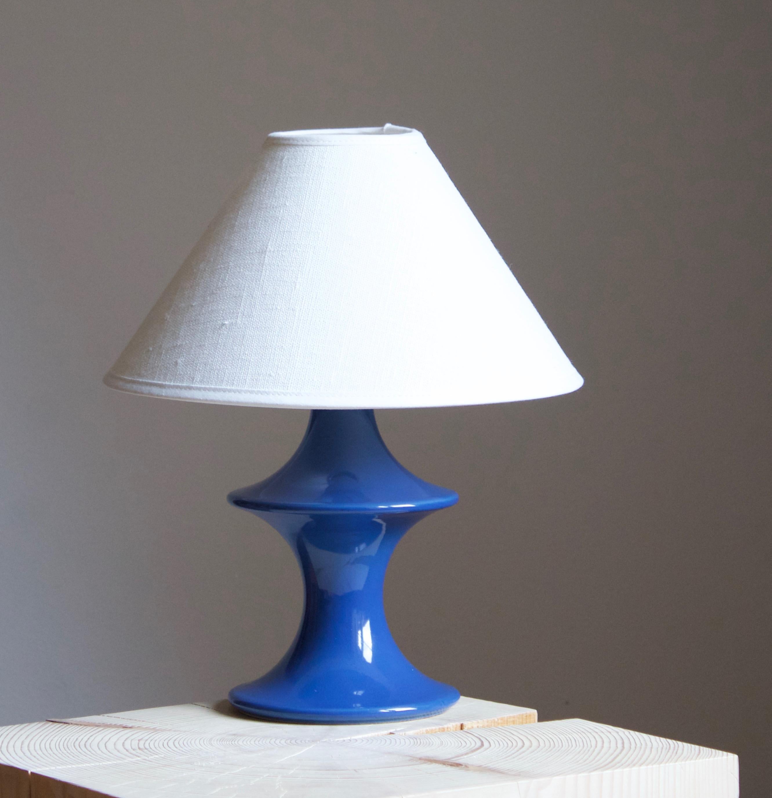 A table lamp produced by Hasle Keramik. In stoneware. Marked.

Stated dimensions exclude lampshade. Height includes socket. Sold without lampshade.

Glaze features a blue color.

Other ceramicists of the period include Axel Salto, Arne Bang,