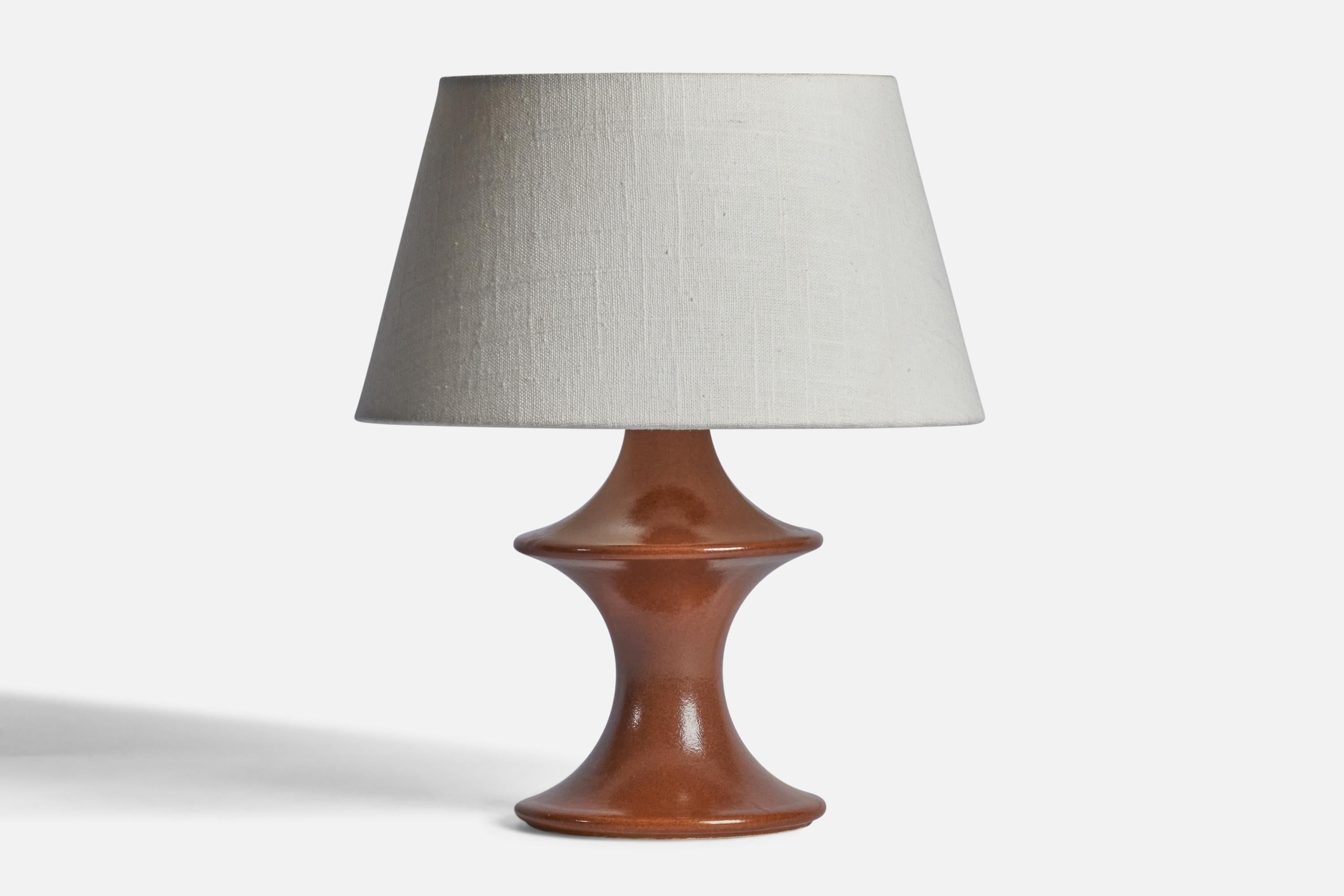 A brown-glazed stoneware table lamp designed and produced by Hassle, Bornholm, Denmark, 1960s.

Dimensions of Lamp (inches): 9