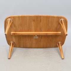 Haslev Mbelsnedkeri : Table basse ""Intemporelle"".