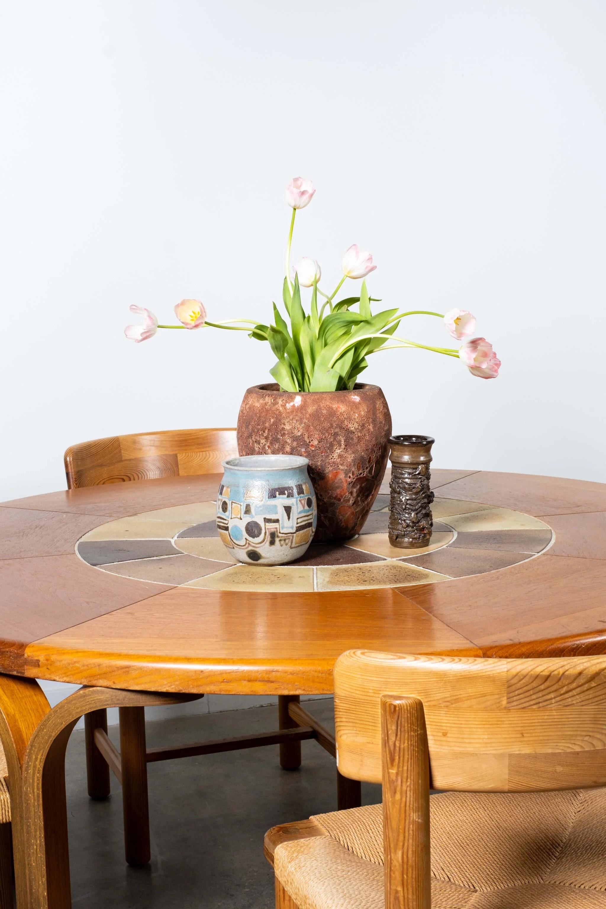 Danois Table de salle à manger ronde à plateau basculant Haslev Mobelsnedkeri de Tue Poulsen en vente