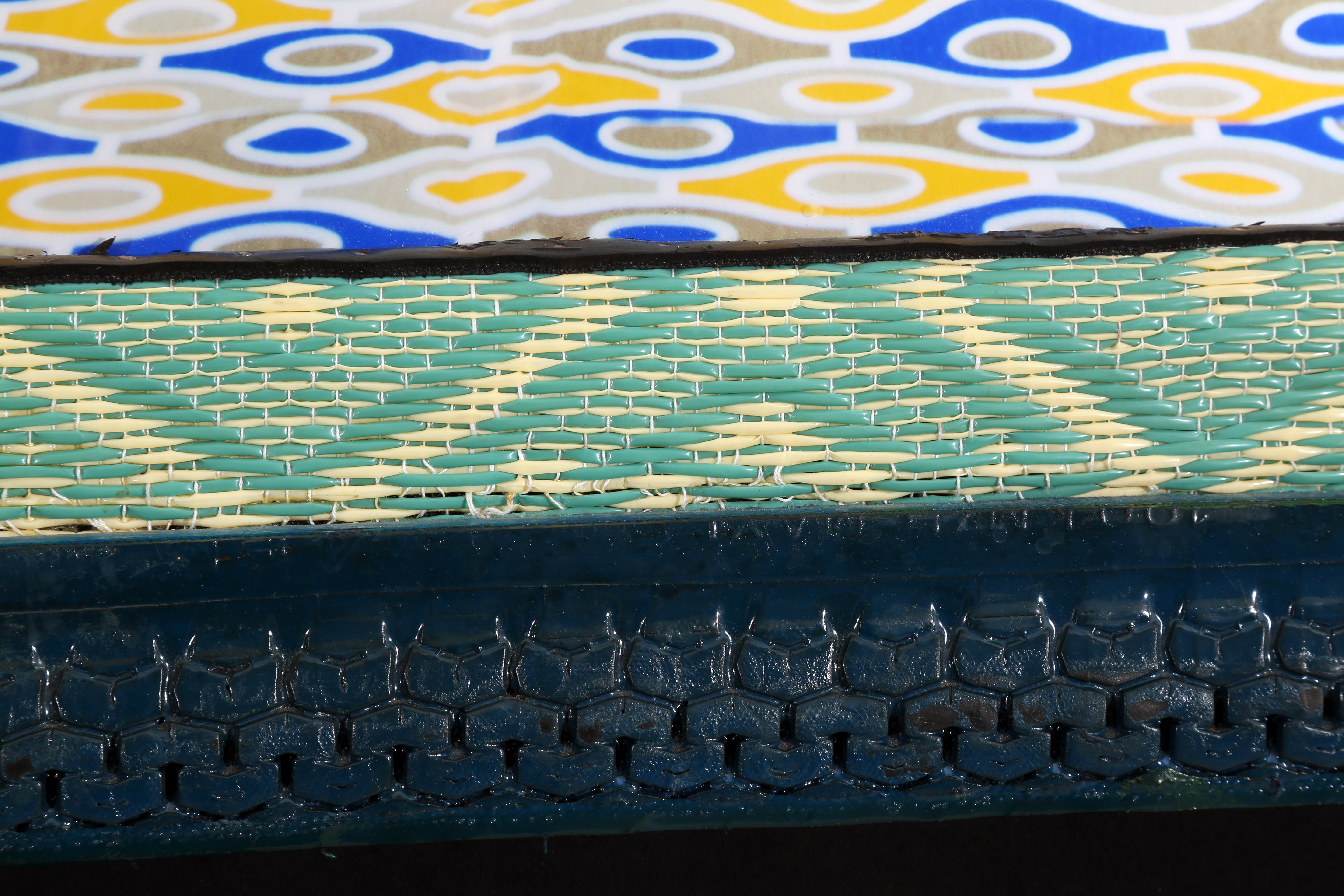 Simo Blue Legs – Photograph von Hassan Hajjaj