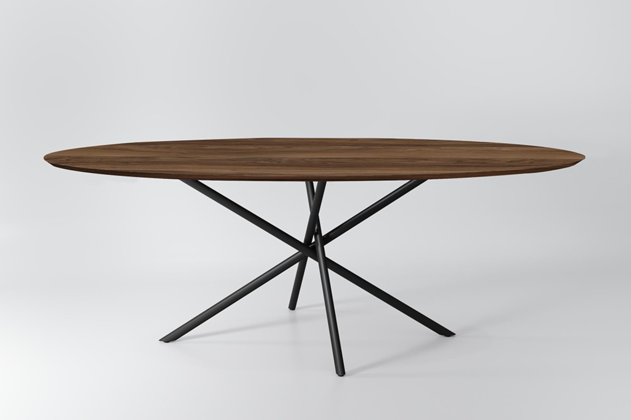 Für den Oval Rods Dining Table ließ sich Alessandra Delgado von einer Kindheitserinnerung inspirieren, dem Spiel 